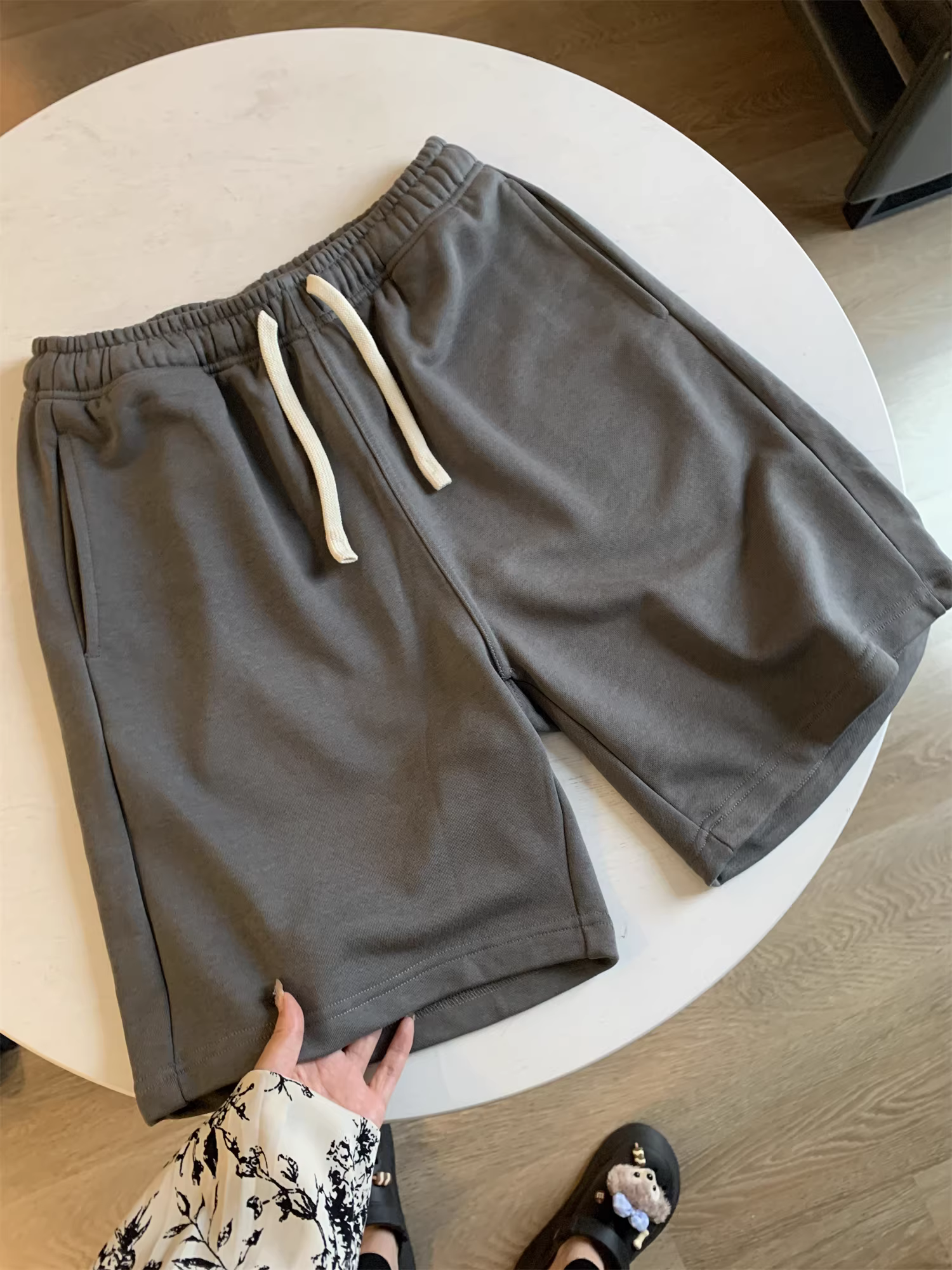 Don Quixote, nặng quá! Quần short thể thao nam mùa hè chất liệu vải thun gân, màu trơn, kiểu dáng năng động.