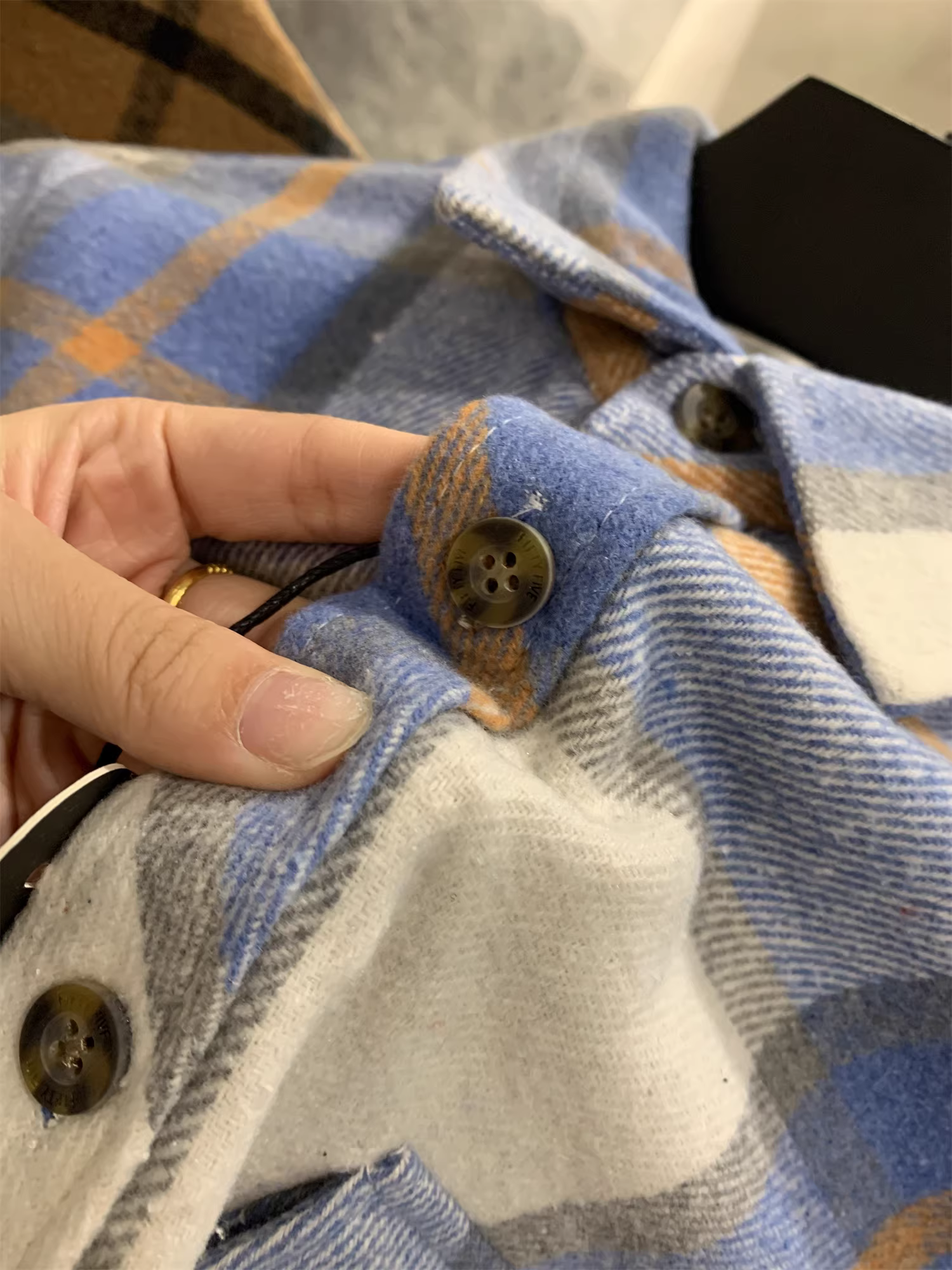 Don Quixote phong cách châu Âu! Áo khoác kiểu áo sơ mi kẻ ca rô ấm áp mùa thu đông nam, chất liệu giả len cừu dày dặn!