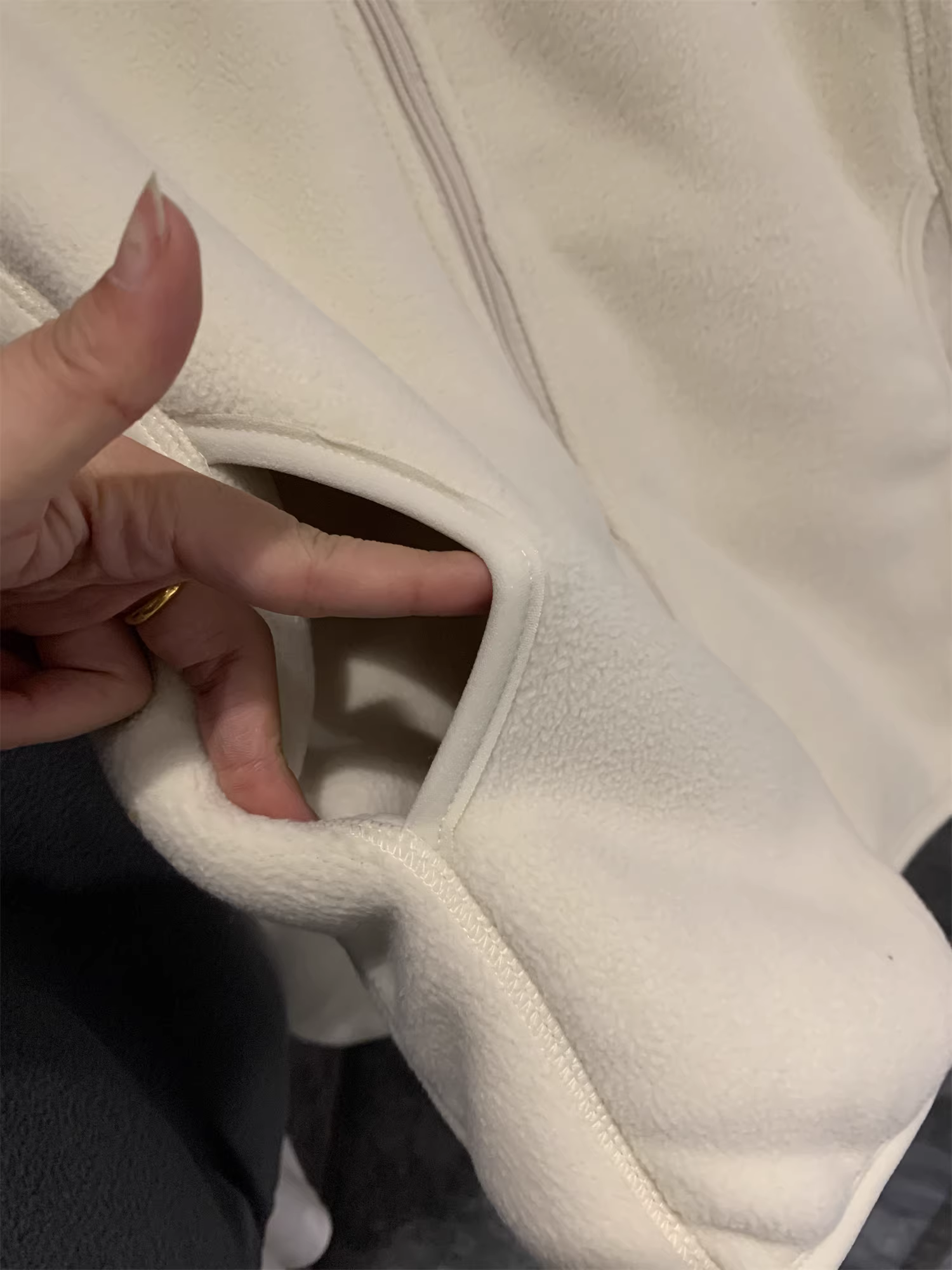 Don Quixote thật tuyệt vời! Lông cừu cực mềm + lông giả sherpa! Áo khoác cổ đứng dày dặn dành cho các cặp đôi trong mùa thu đông, rất hợp thời trang.