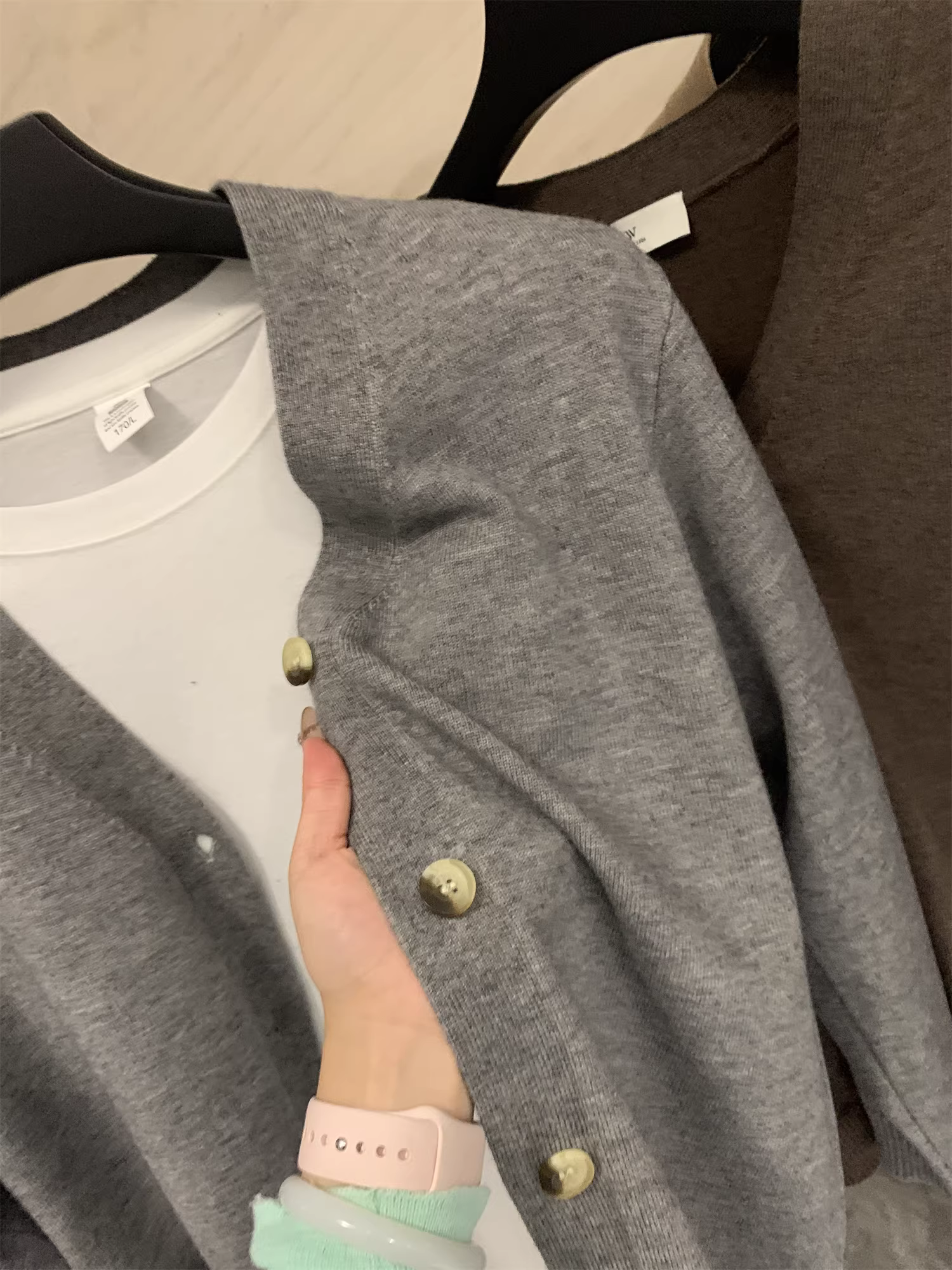 Don Quixote, quý ông thanh lịch! Áo len dệt kim cổ chữ V chất liệu acrylic chống xù, dành cho nam, mùa thu đông.