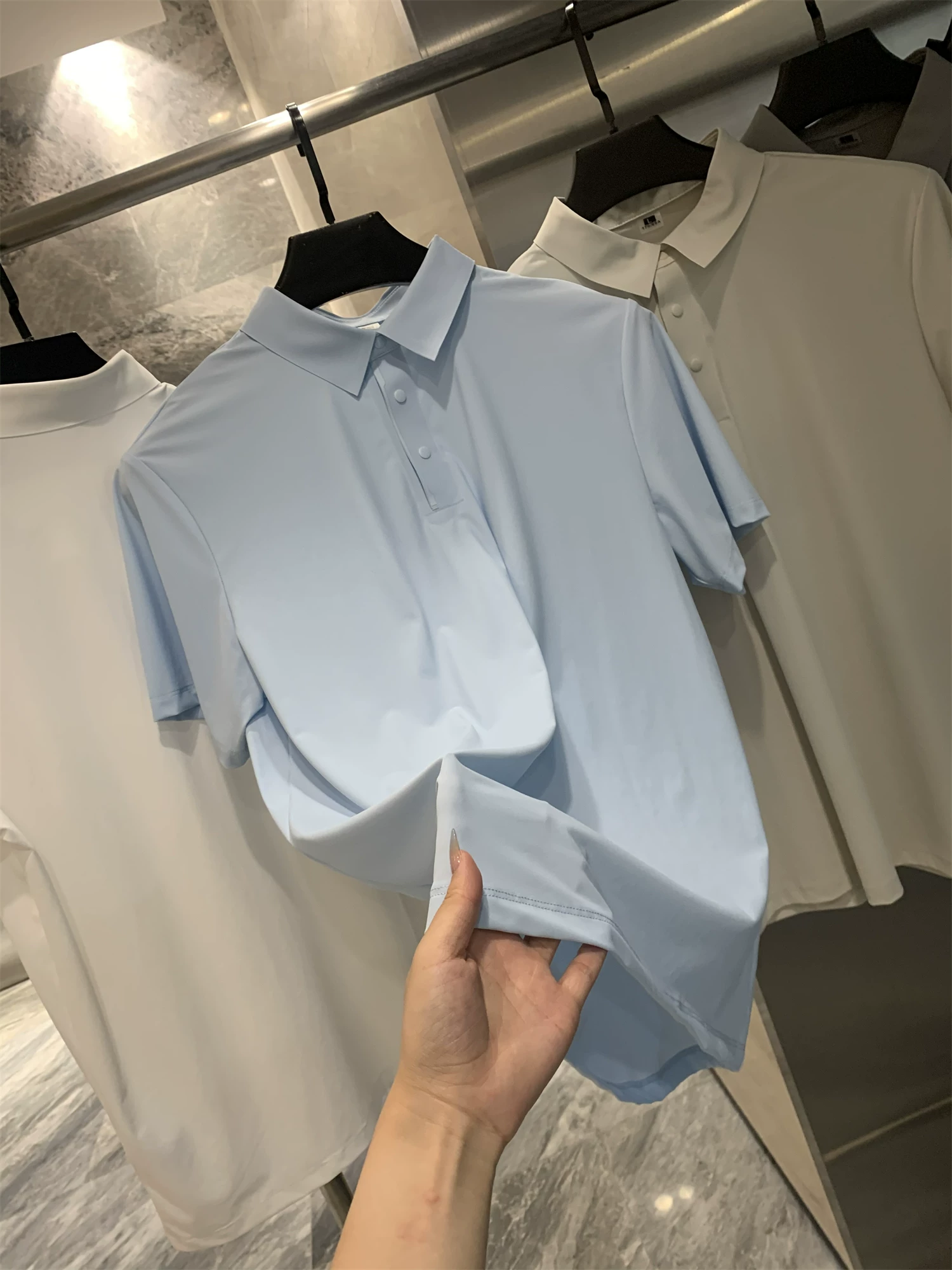 Don Quixote Vải lụa mát lạnh tuyệt vời! Công nghệ keo dán liền mạch! Áo thun nam tay ngắn cổ bẻ nhanh khô