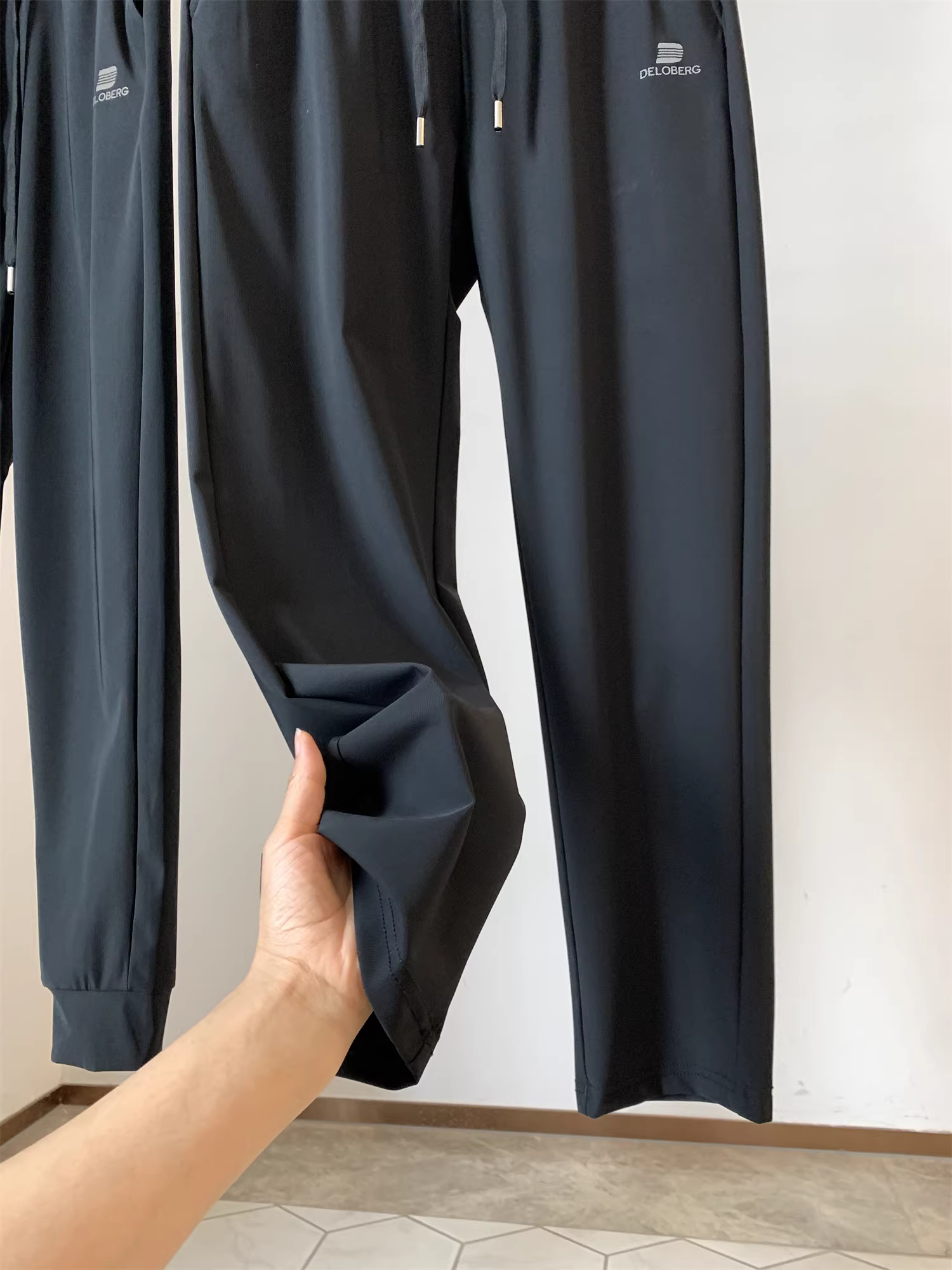 Thương hiệu Don Quixote! Chất liệu lụa đá co giãn cao! Quần thể thao/quần suông lưng thun co giãn mùa hè dành cho nam.