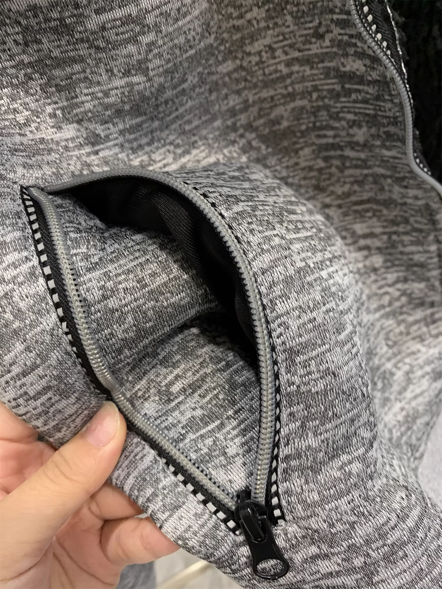 Don Quixote, một thương hiệu độc đáo ở Châu Âu và Châu Mỹ! Áo khoác nỉ có lớp lót lông cừu và dày dặn! Áo khoác nỉ có mũ trùm đầu, họa tiết hoa, dành cho nam, mùa thu đông, kiểu dáng thời trang.