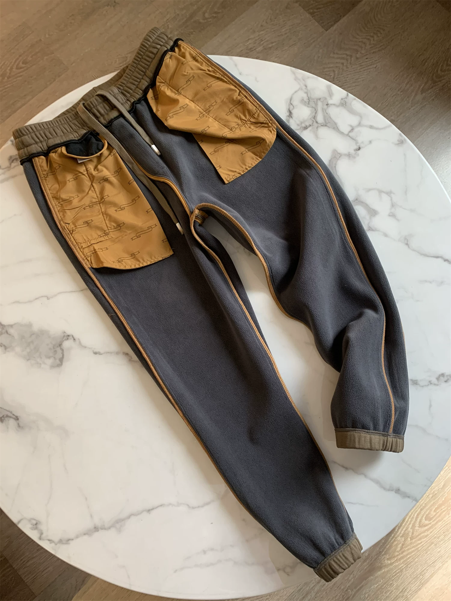 Nâng cấp chất lượng Don Quixote! Có lớp lót lông cừu và dày dặn! Quần jogger thể thao mùa thu đông vừa vặn tuyệt vời dành cho nam giới.