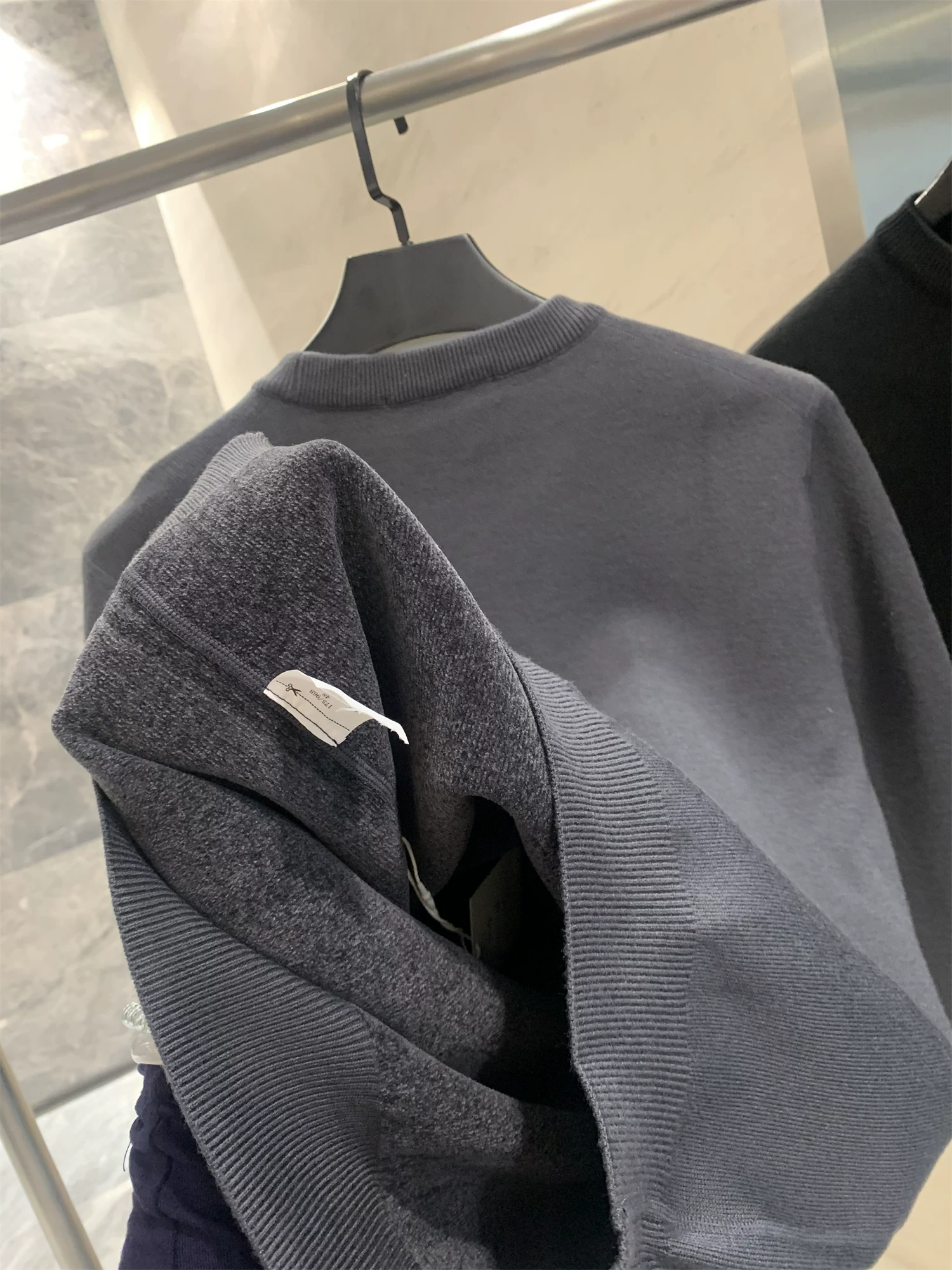 Don Quixote dòng H! Chenille! Lớp lót lông cừu tích hợp! Áo len dệt kim màu trơn dành cho nam mùa thu đông.