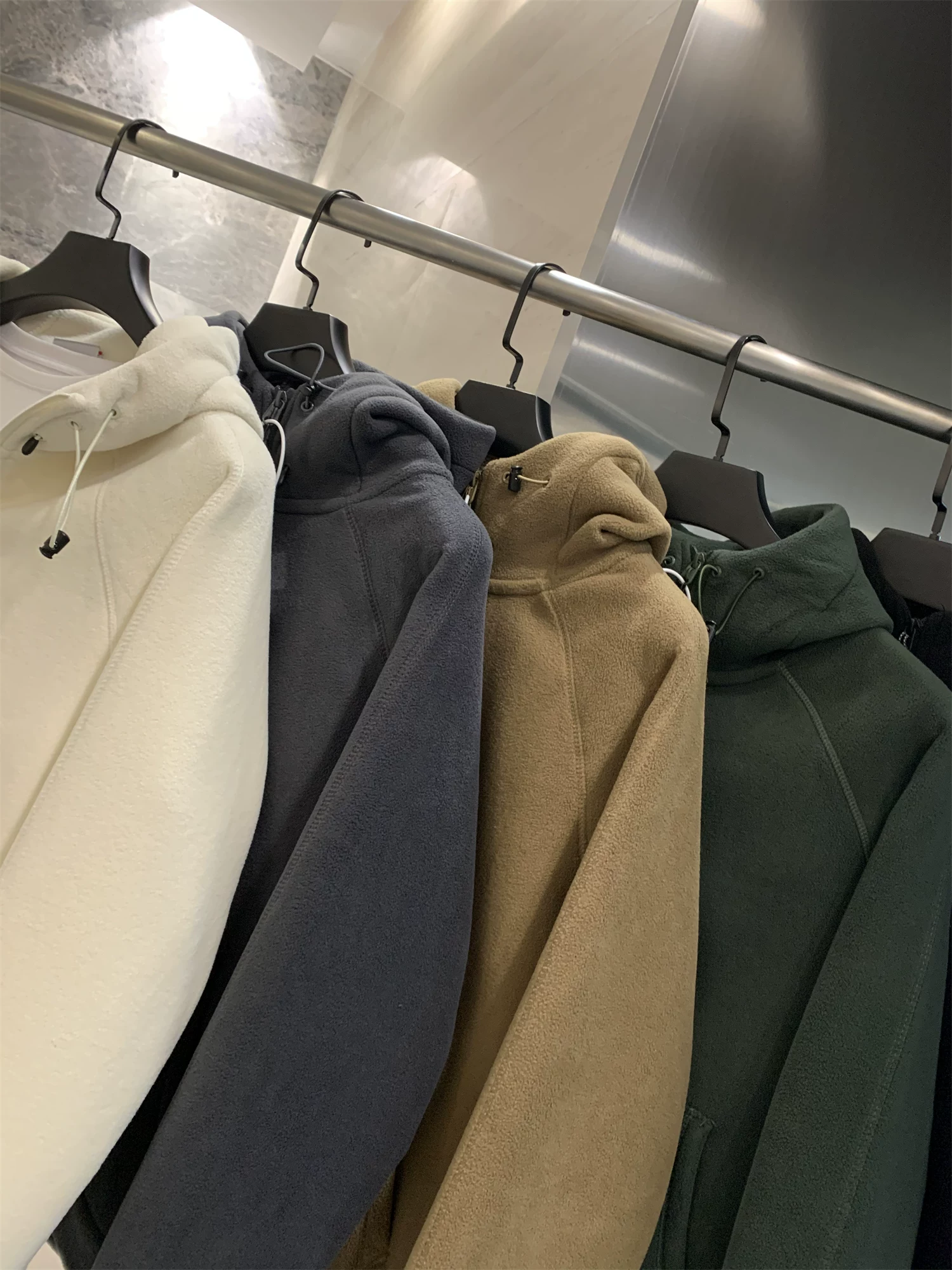 Don Quixote: Một chiếc áo có thể giữ ấm bạn suốt mùa đông! Trọng lượng nặng 680g! Áo khoác có mũ trùm đầu bằng lông cừu dày hai mặt dành cho nam giới trong mùa thu và mùa đông.