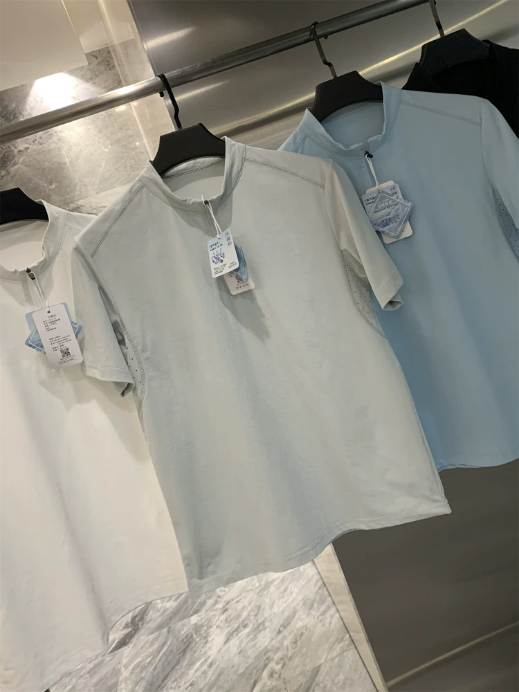 Áo thun Don Quixote ngoài trời nhẹ! Thiết kế may đo sáu mảnh! Áo thun ngắn tay nửa khóa kéo, chất liệu nhanh khô, thoáng khí, co giãn.