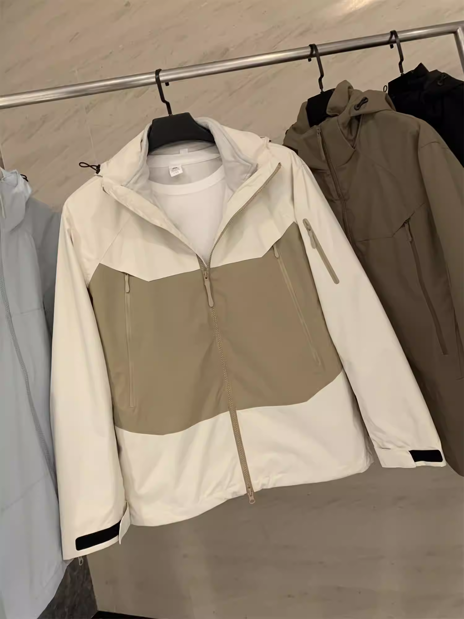 Áo khoác ngoài trời nam nữ phối màu, chống gió và chống nước, kiểu dáng thường ngày Don Quixote Technology 3 trong 1! Thu đông.