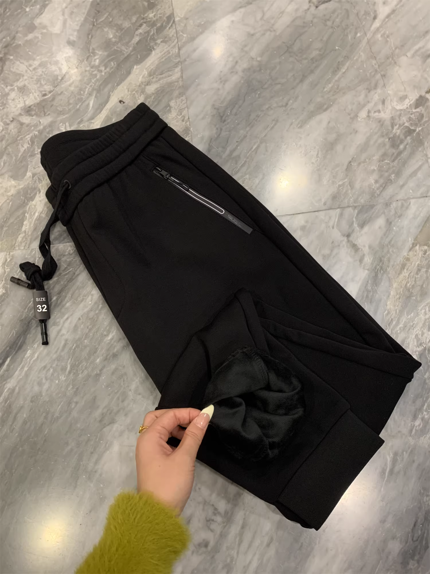 Don Quixote, một món đồ thời trang cổ điển trong phong cách áo khoác! Có lớp lót lông cừu tích hợp! Quần/Quần thể thao ống đứng, cạp chun, bo gấu, kiểu dáng đơn giản, thích hợp cho mùa thu đông.