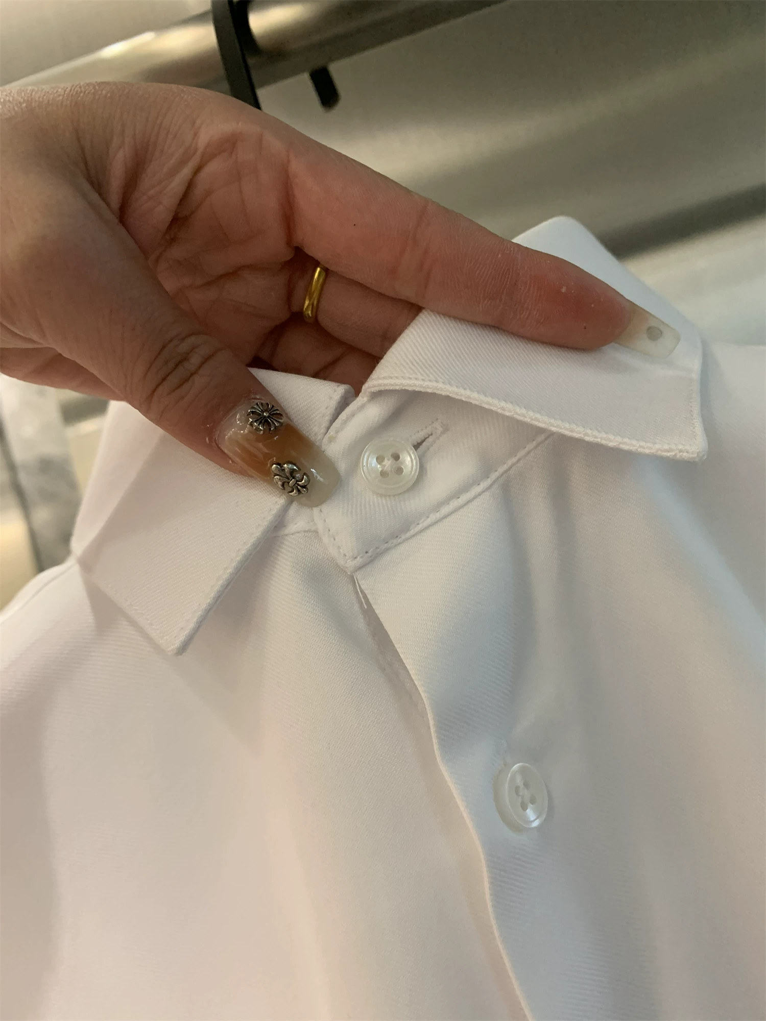 Ưu đãi cổ điển Don Quixote! Dòng sản phẩm màu trơn mùa hè! Áo sơ mi dài tay nam đa năng thông thường hợp thời trang