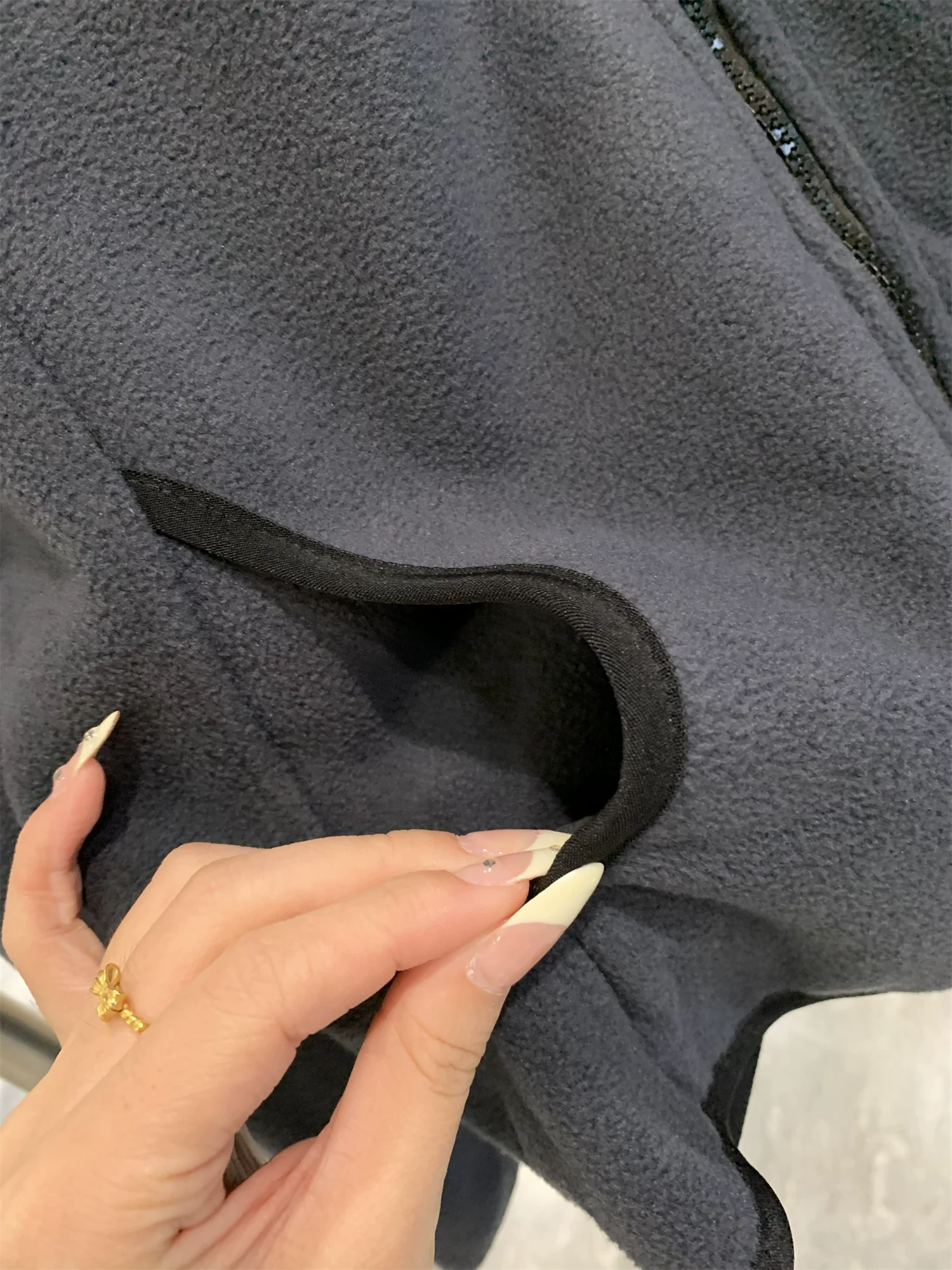 Don Quixote Áo khoác ba trong một! Áo khoác lông cừu mùa thu đông có lớp lót lông cừu, tay áo raglan phối màu ấm áp.