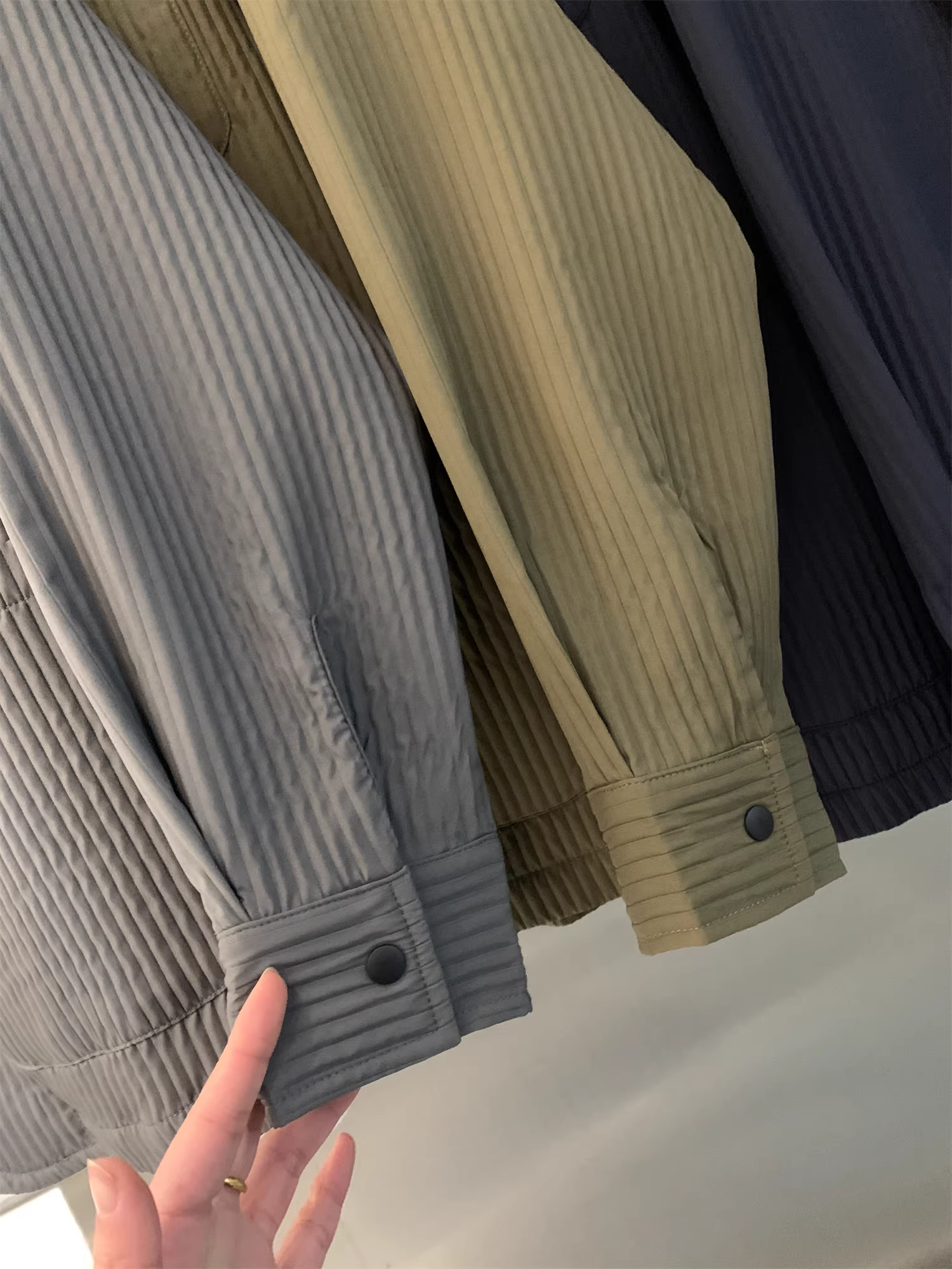 Phiên bản thiết kế Don Quixote! Kết cấu nhăn nheo! Áo khoác vest nam nhẹ và thoáng khí, thích hợp cho mùa xuân và mùa hè.