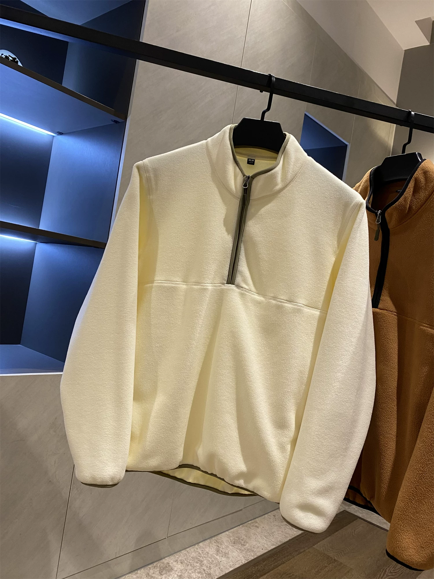 Đảo Don Quixote - Sản phẩm độc quyền! Áo len giữ nhiệt hai mặt! Áo len chui đầu nửa khóa kéo, kiểu dáng thường ngày dành cho nam và nữ.