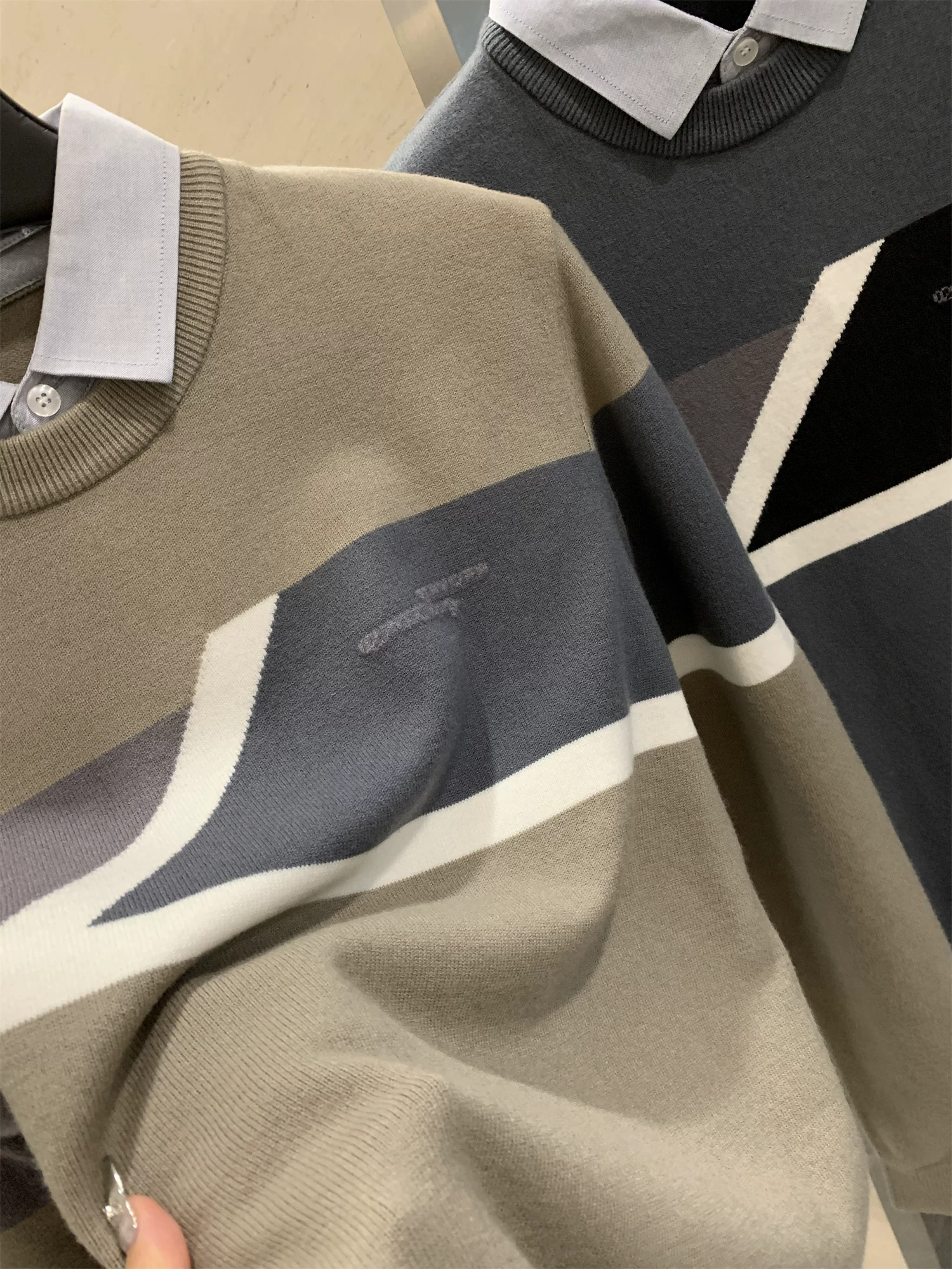 Don Quixote, đồ tốt từ Doujia! Len cừu + chất liệu modal pha trộn! Áo len giả hai mảnh cổ áo phối màu dành cho nam.