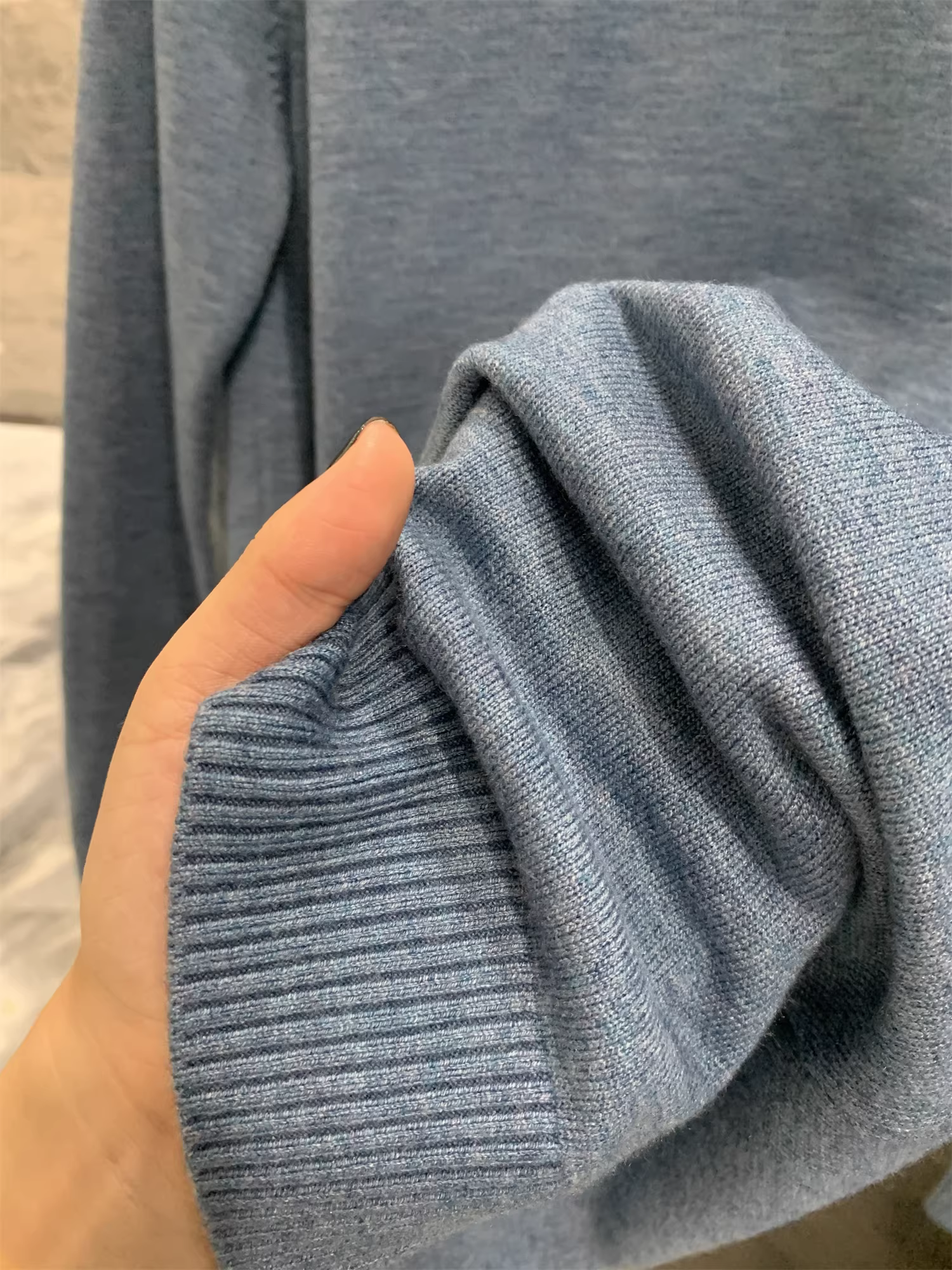 Hàng chất lượng thương hiệu Don Quixote H! Thiết kế giả hai mảnh! Áo len dệt kim cổ cao ấm áp thân thiện với làn da nam mùa thu.