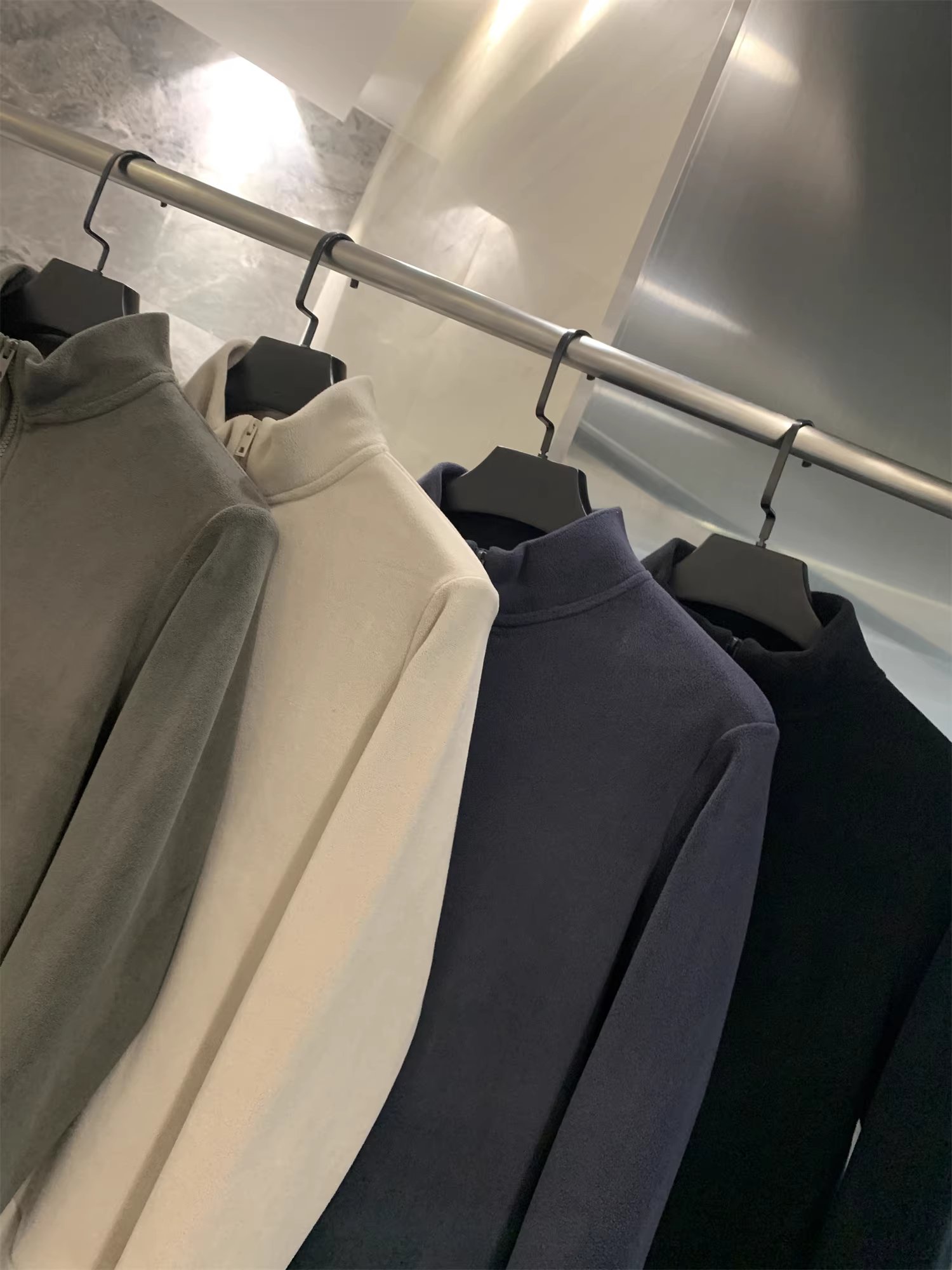 Áo giữ nhiệt hai lớp Don Quixote! Áo giữ ấm mùa thu đông Ollie đa năng, kiểu dáng thường ngày, cổ đứng nửa khóa kéo, lớp lót cơ bản dành cho nam.