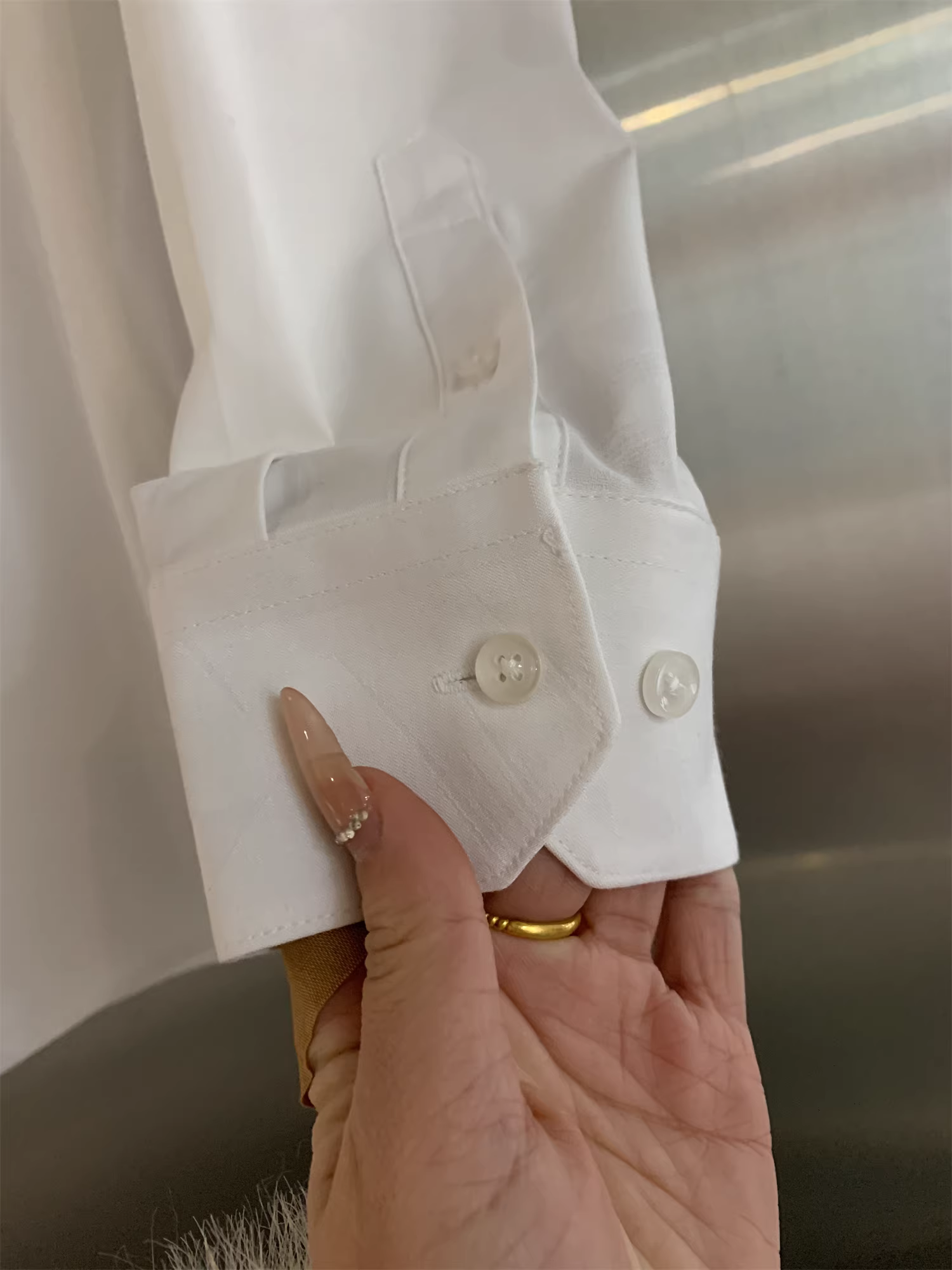 Don Quixote rất phù hợp cho đầu mùa xuân! Áo sơ mi nam màu trơn, chất liệu dày dặn, mềm mại, thân thiện với da, đa năng.