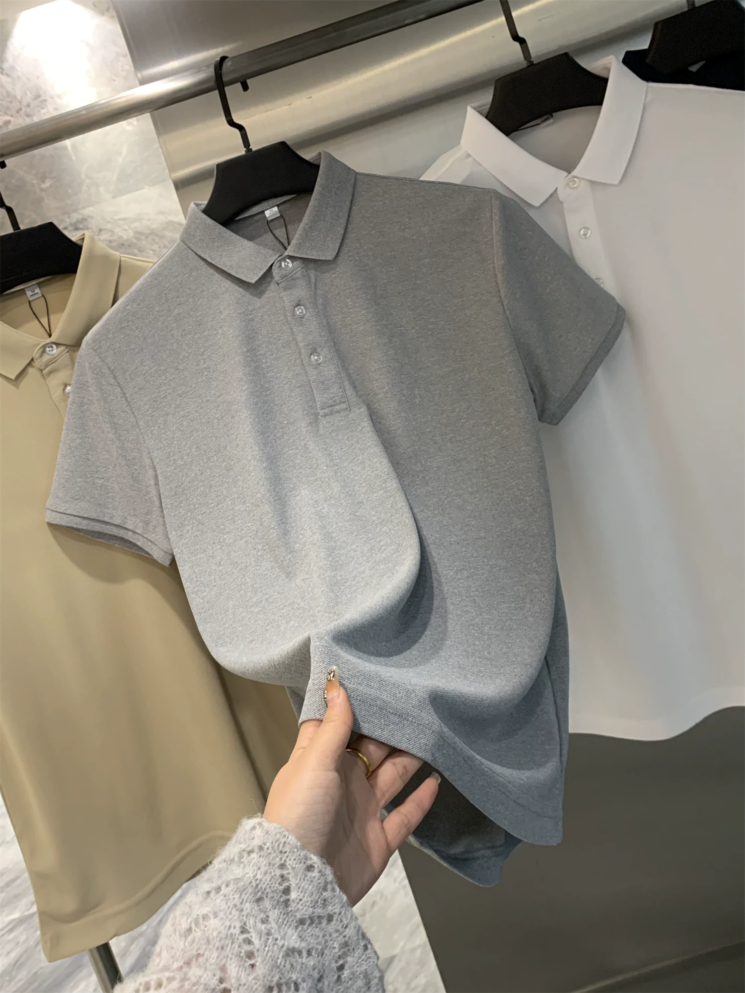 Don Quixote cung cấp vải chống thấm 100%! Áo polo ngắn tay đa năng, chất liệu satin thể thao, kiểu dáng mùa hè dành cho nam.