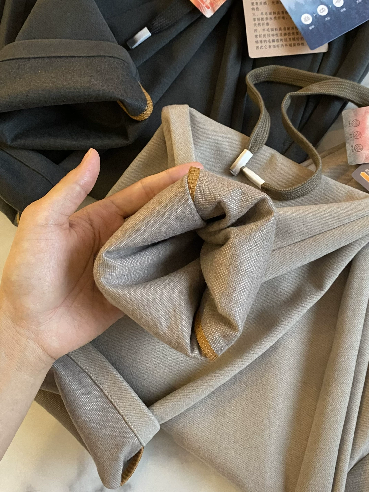 Dòng sản phẩm cao cấp Don Quixote! Len cừu + pha Tencel! Quần âu nam mùa thu chất liệu len chống nhăn, dáng suông