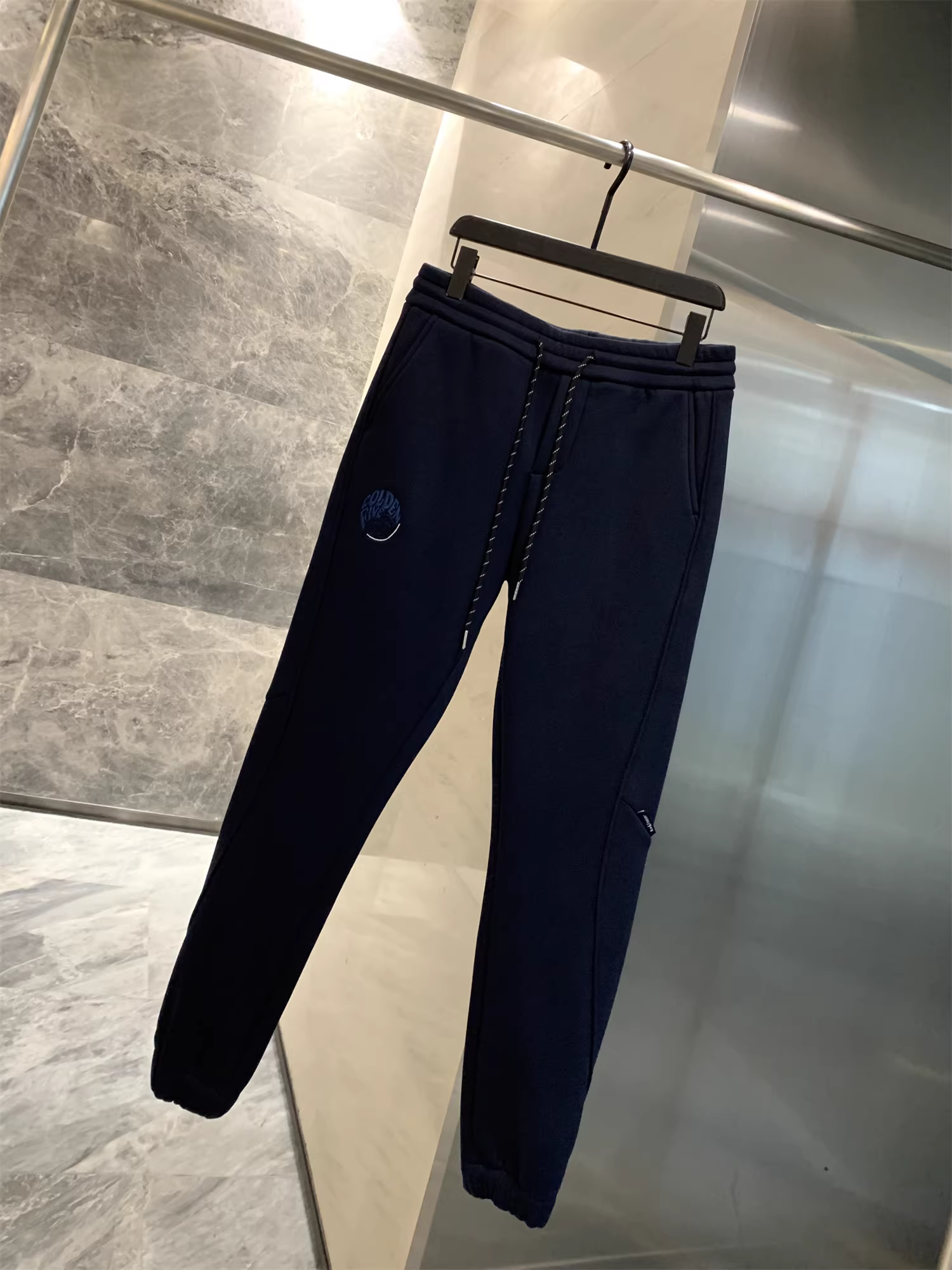 Don Quixote Deer Series! Quần jogger dệt kim mật độ cao, ấm áp và chống lạnh, lót lông cừu mùa thu đông, quần thường ngày dành cho nam.