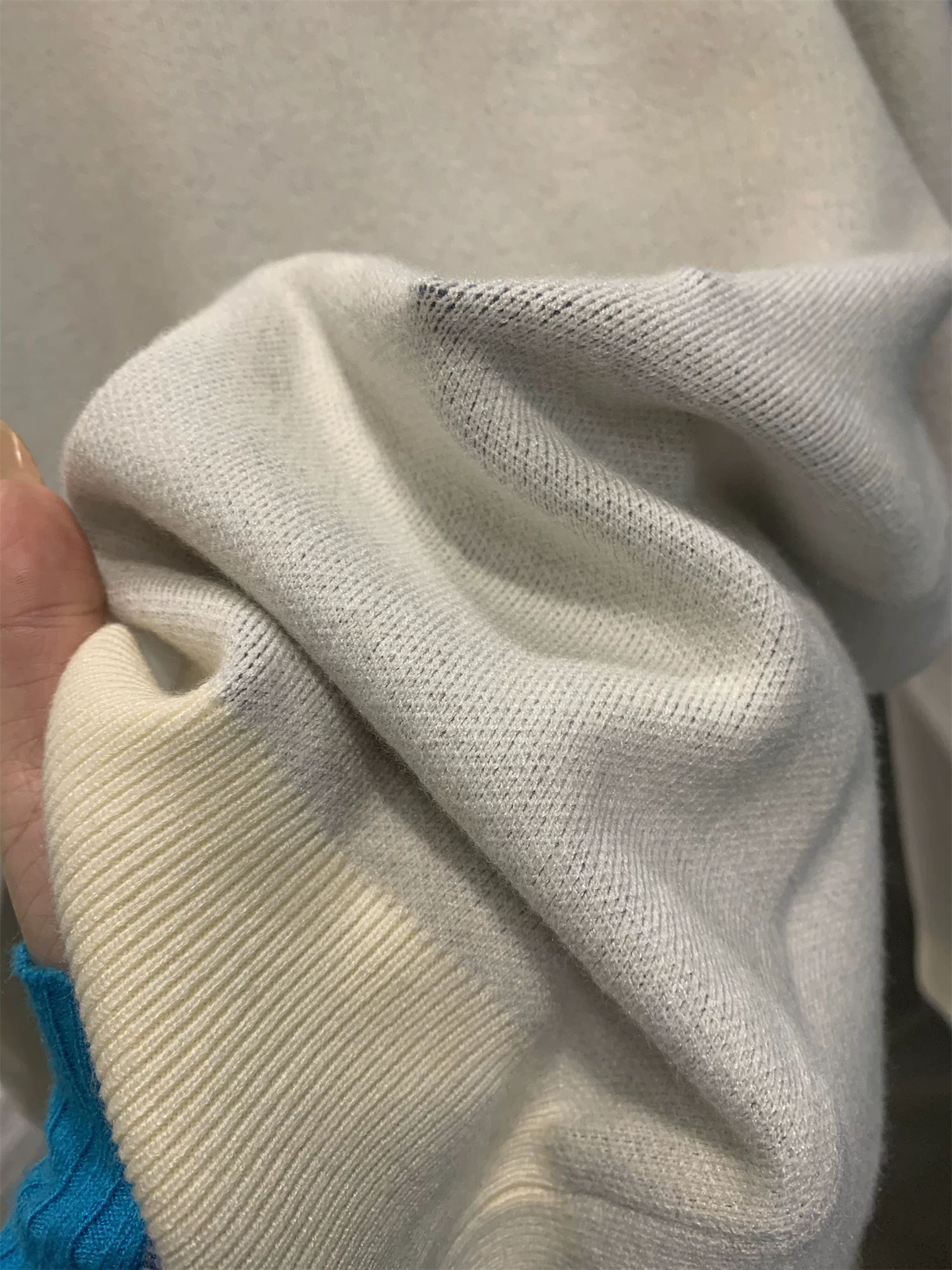 Ưu đãi hàng ngày của Don Quixote! Áo len dệt kim cổ tròn viền màu, áo len đơn giản màu trơn dành cho nam.