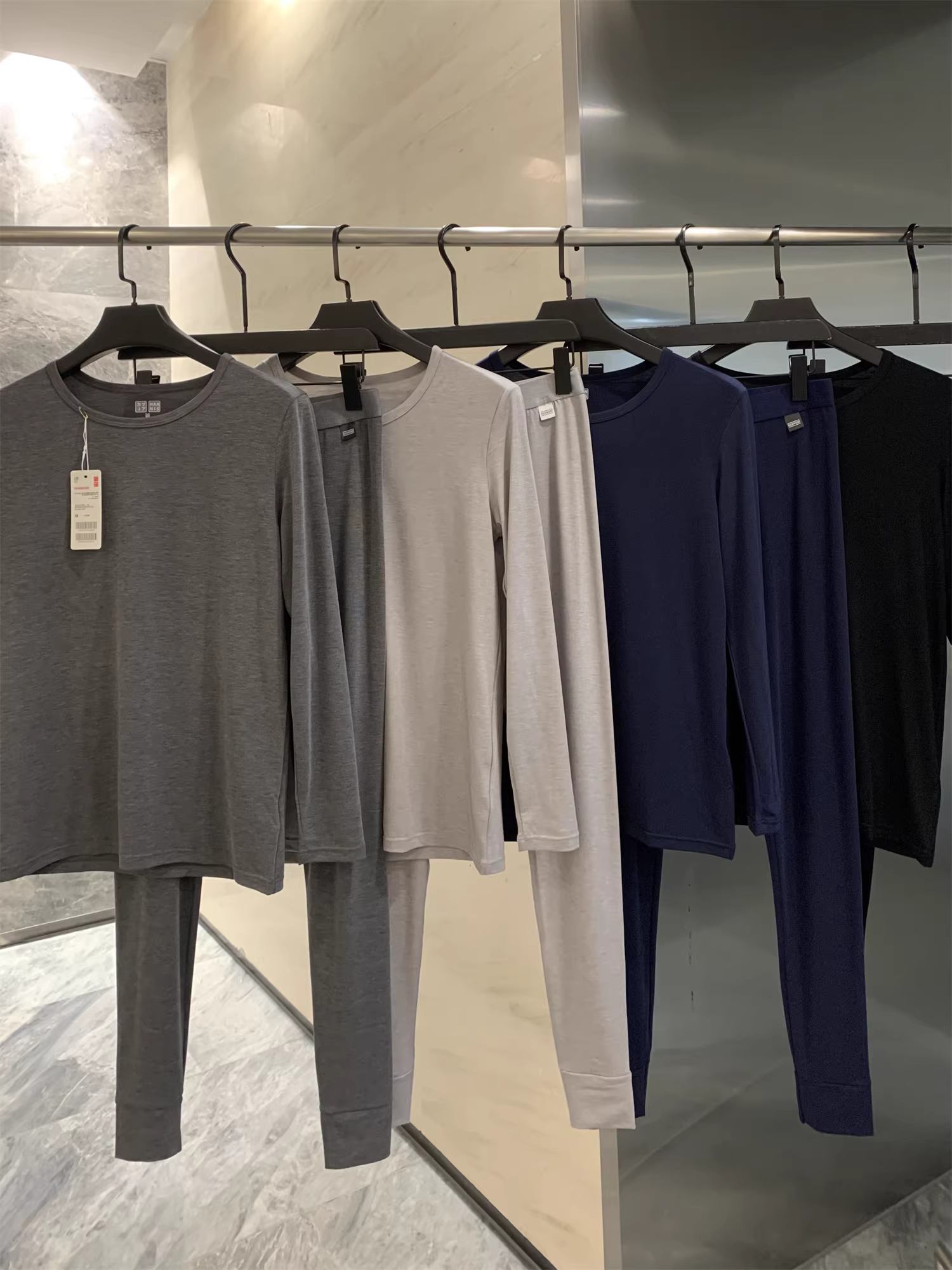 Don Quixote Hàng chất lượng Nhật Bản! Công nghệ tự sưởi ấm tiên tiến! Bộ đồ lót giữ nhiệt siêu mỏng, có độ đàn hồi cao dành cho nam giới.