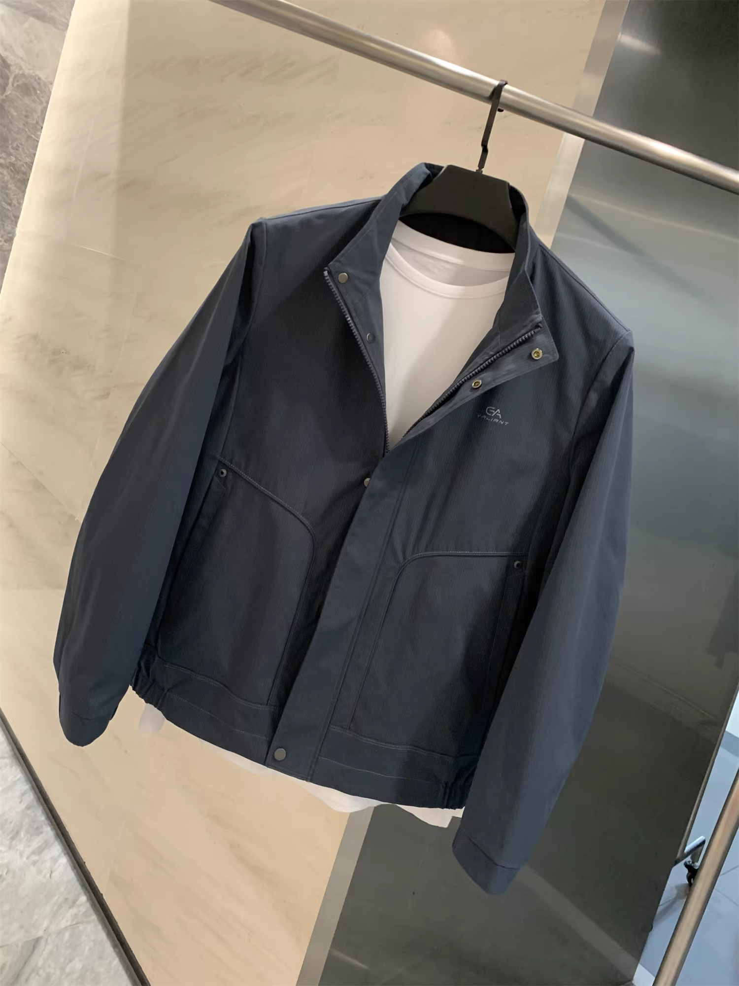 Don Quixote H series! Cổ áo đứng cổ điển! Áo khoác nam cổ đứng cài khuy chống gió mùa xuân thu.