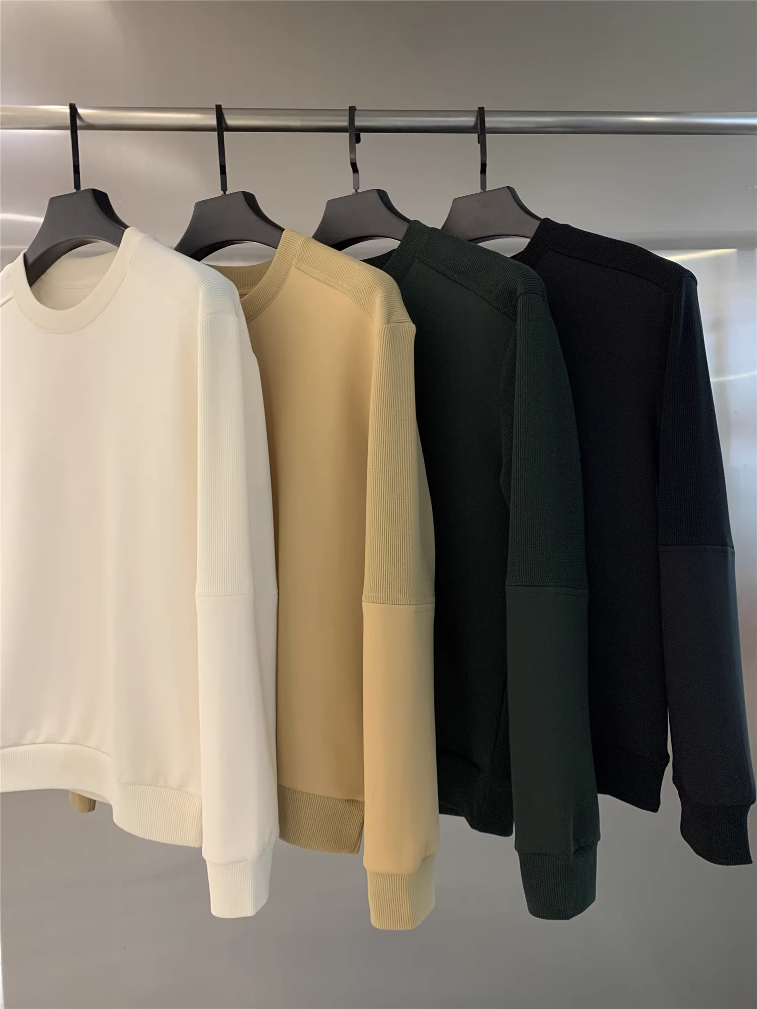 Phiên bản thiết kế Don Quixote! Áo len cổ tròn đa năng màu trơn, phối màu chắp vá mùa xuân, tinh tế và mềm mại dành cho nam.