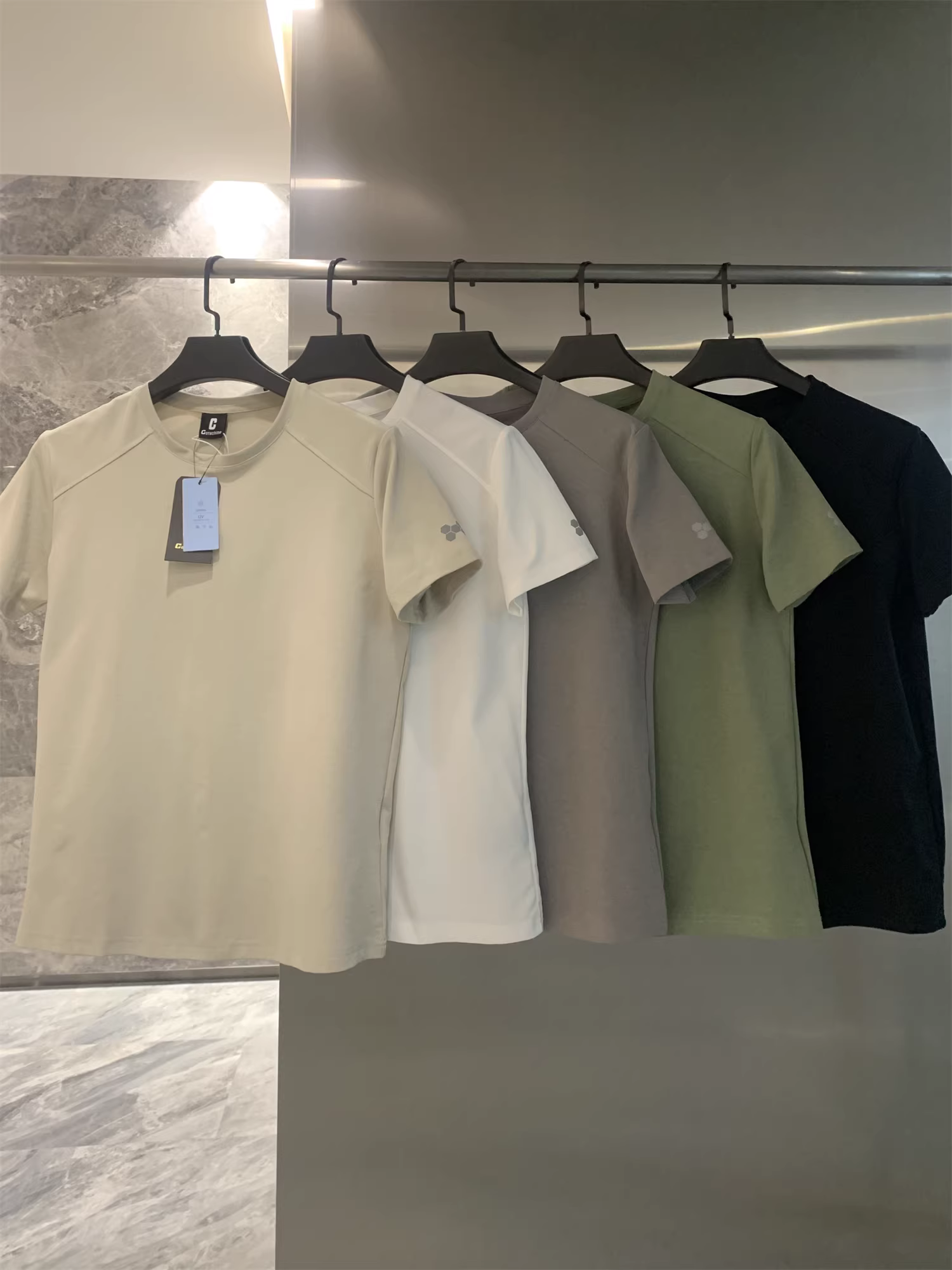 Dòng sản phẩm Don Quixote Outdoor Quick-Dry! Xu hướng áo thun ngắn tay cổ tròn đa năng, thoáng khí, có độ đàn hồi cao dành cho nam giới trong mùa hè.