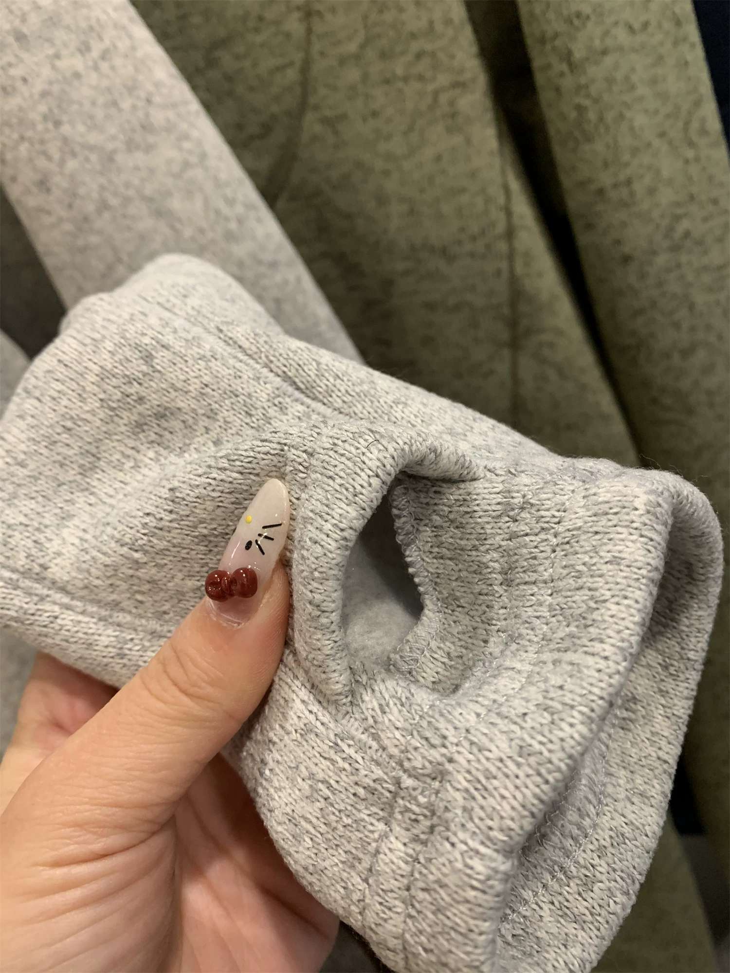 Don Quixote Khuyến mãi lớn ngoài trời! Áo len dệt kim cationic họa tiết hoa mùa thu đông, kiểu dáng thường ngày, cổ đứng nửa khóa kéo, tay dài