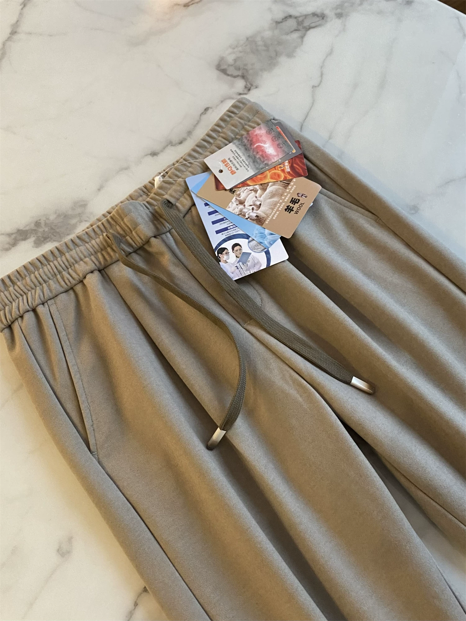 Dòng sản phẩm cao cấp Don Quixote! Len cừu + pha Tencel! Quần âu nam mùa thu chất liệu len chống nhăn, dáng suông