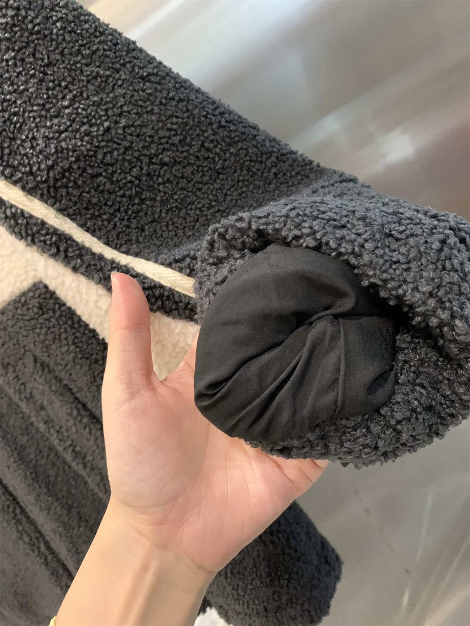 Don Quixote dòng H! Dày và ấm áp! Áo khoác nam mùa thu đông phối màu giả lông cừu kiểu giản dị.