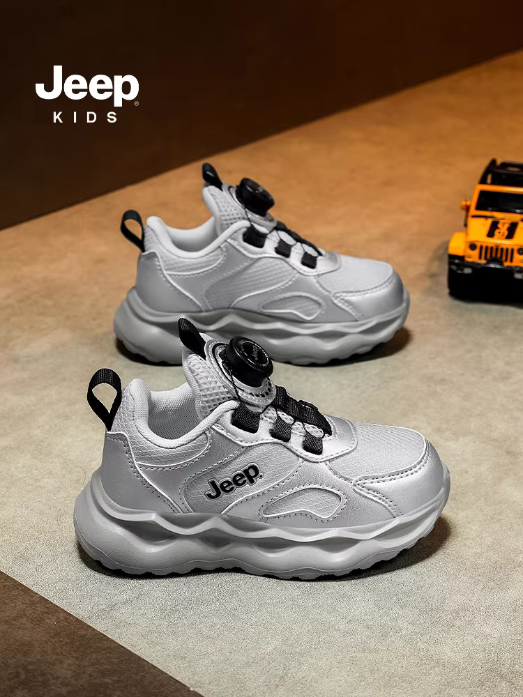 Giày thể thao nam trẻ em Jeep màu đen mùa đông 2025 mới đế mềm giày chạy bộ ngoài trời giày bố giày trẻ em