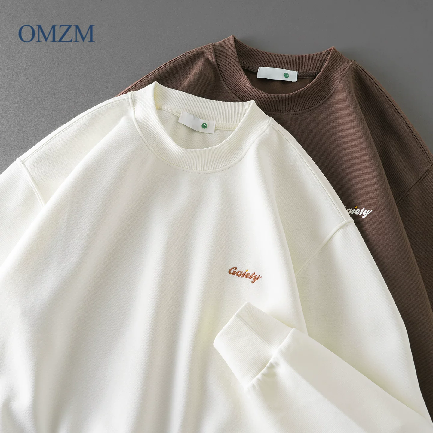 Áo thun cổ tròn hạng nặng OMZM340G dành cho nam, áo sơ mi dài tay thêu chữ phong cách Mỹ mùa thu, áo chui đầu dáng rộng.