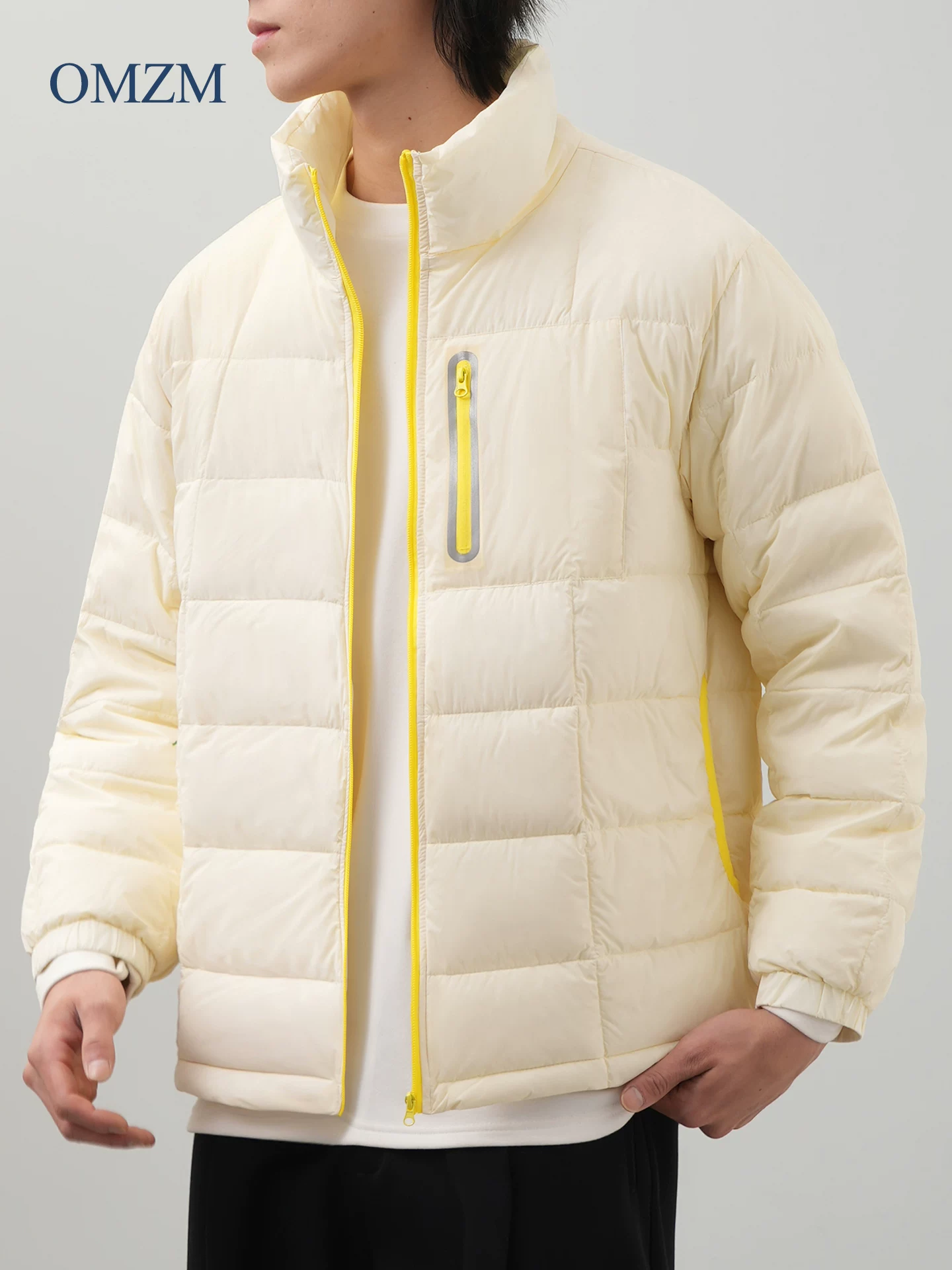 Áo khoác lông vũ OMZM90 dành cho nam, chất liệu gân, nhẹ và dày dặn cho mùa đông, áo phao ấm áp với cổ đứng màu tương phản.