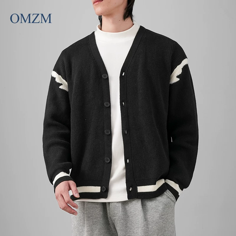 Áo khoác cardigan len OMZM nam mùa đông 2024 kiểu mới phong cách trưởng thành nhẹ nhàng cổ V dệt kim phối màu áo khoác thường ngày