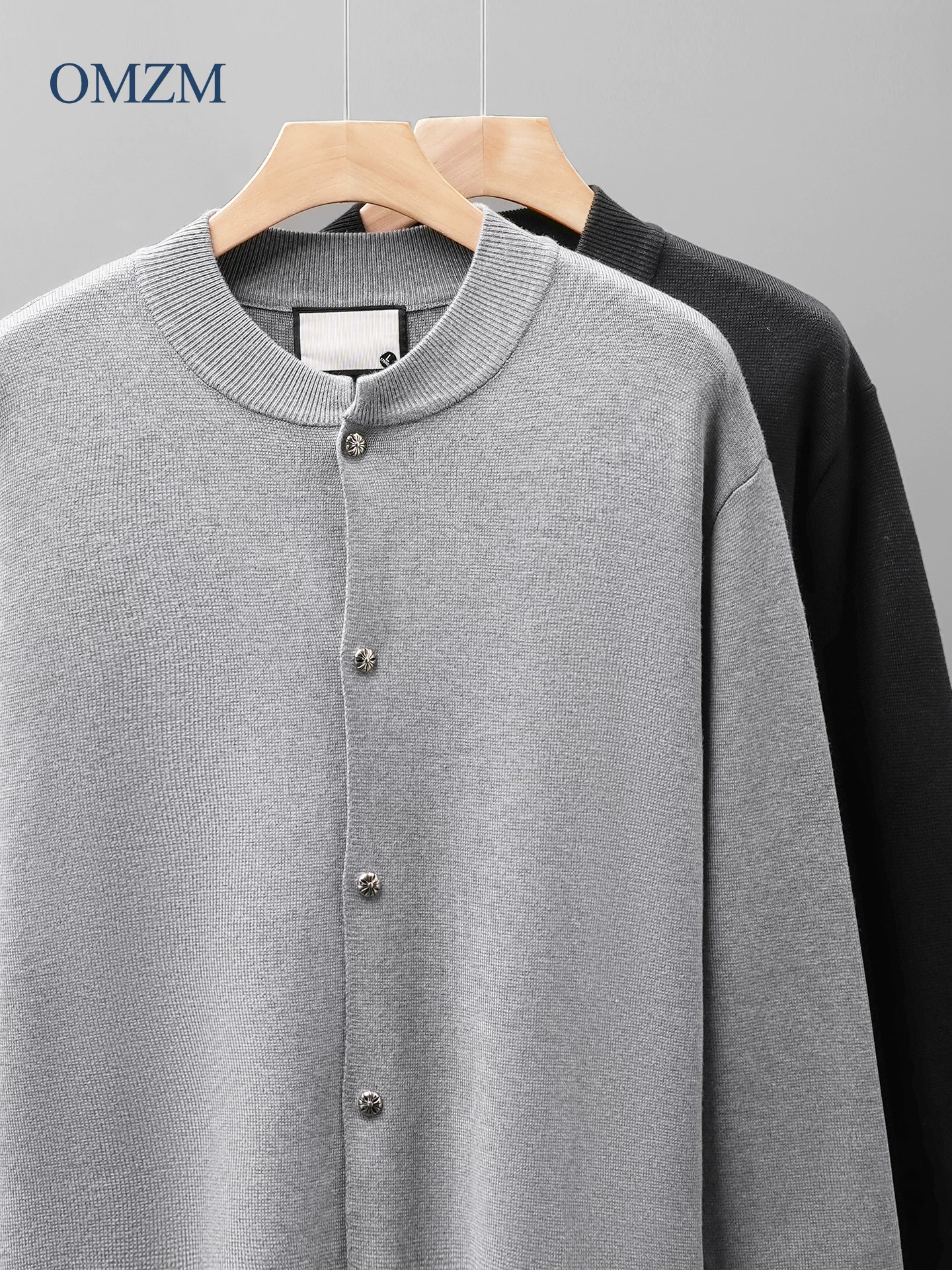 Áo cardigan nam cổ bóng chày kiểu tiền cổ điển OMZM, chất liệu len dệt kim, dáng rộng, phong cách Mỹ, mùa thu, màu trơn, tay áo trễ vai