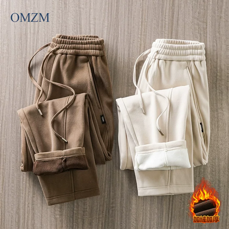 Quần thể thao nam OMZM460G lót lông cừu dày dặn, giữ ấm mùa đông, kiểu dáng thể thao, quần ống rộng, dáng suông.