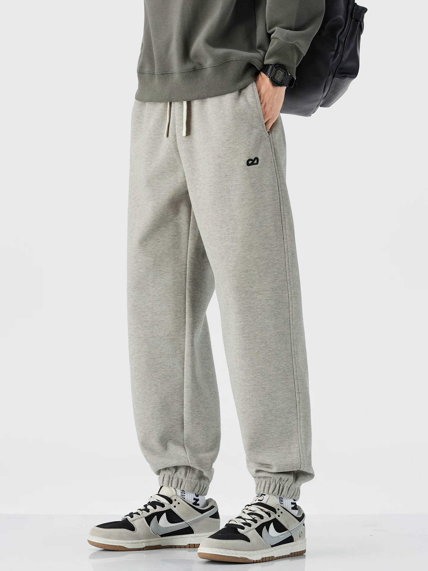 Quần jogger thêu nặng kiểu Mỹ của OMZM dành cho nam, quần thể thao rộng rãi mùa thu đông, quần thể thao cỡ lớn dành cho thanh thiếu niên.