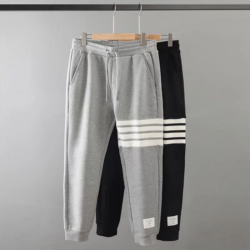Quần thể thao nỉ TB dành cho nam, mùa thu đông dày dặn, kiểu dáng cổ điển bốn sọc, quần jogger màu xám, phong cách thường ngày