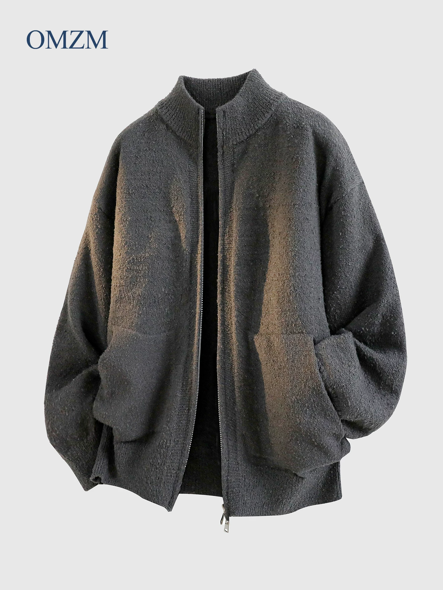 Áo len cardigan xoắn OMZM dành cho nam, phong cách mùa đông, tạo cảm giác lười biếng và cao cấp, áo dệt kim cổ đứng, áo khoác có khóa kéo dáng rộng thông thường.