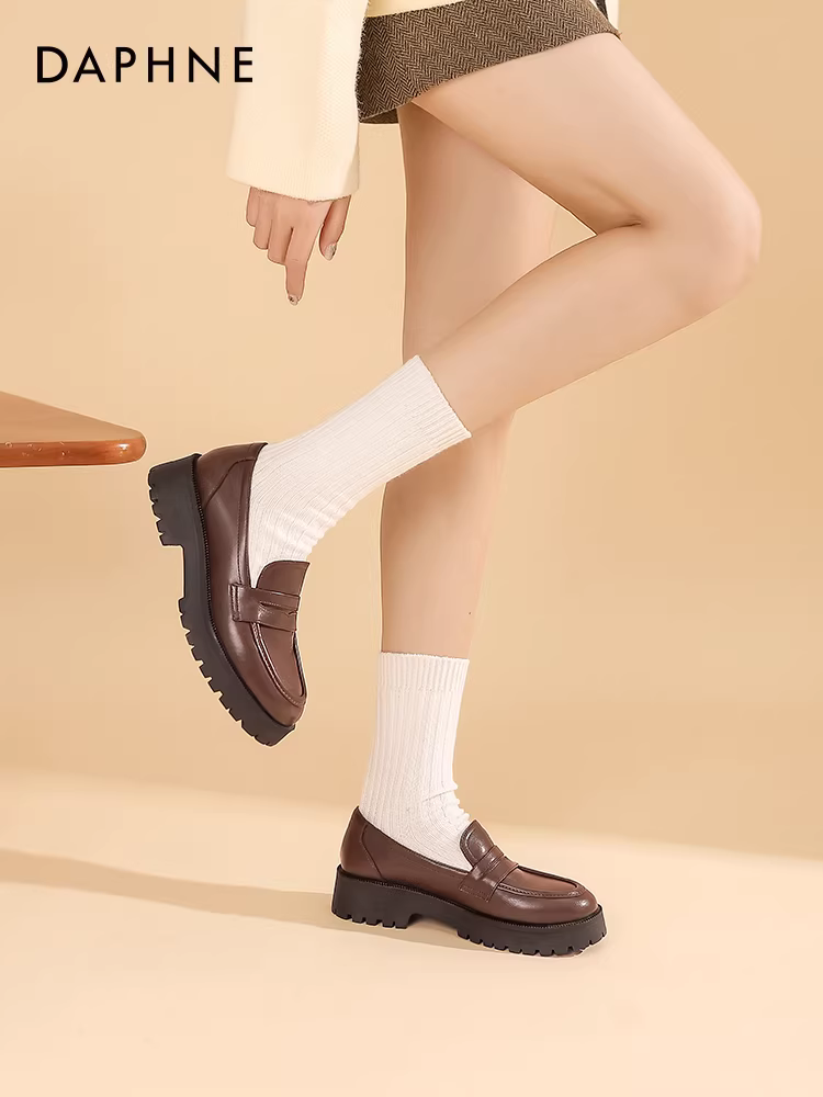 Giày Loafer Daphne nữ 2025, giày xuân thu mới, giày nữ đơn giản màu đen phong cách Anh, đế dày đa năng, giày da nhỏ gọn
