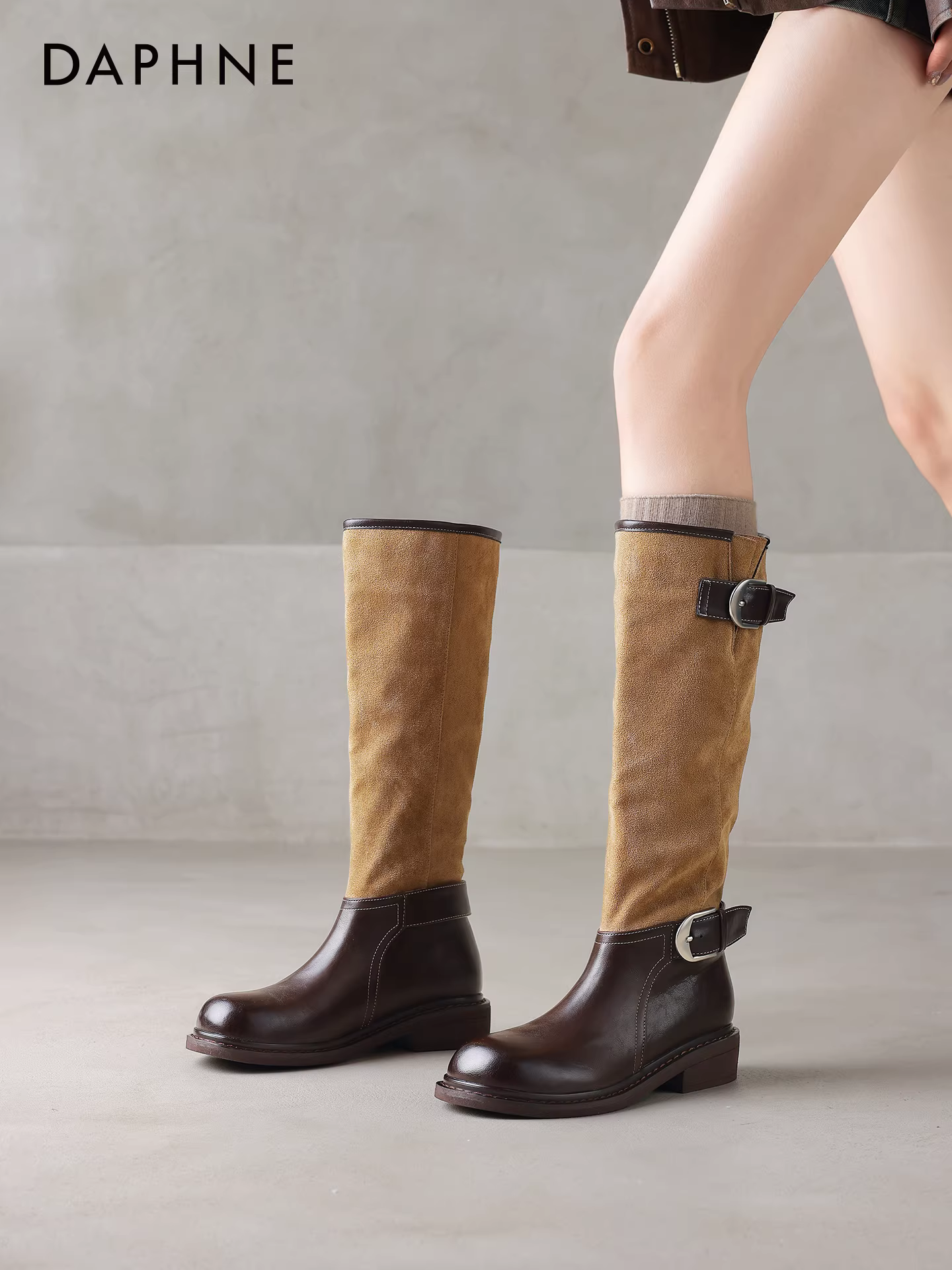 Giày bốt nữ Daphne cao cổ mùa đông 2025 kiểu mới, bốt Martin phối màu, bốt đế bằng, bốt da lộn, bốt đi xe