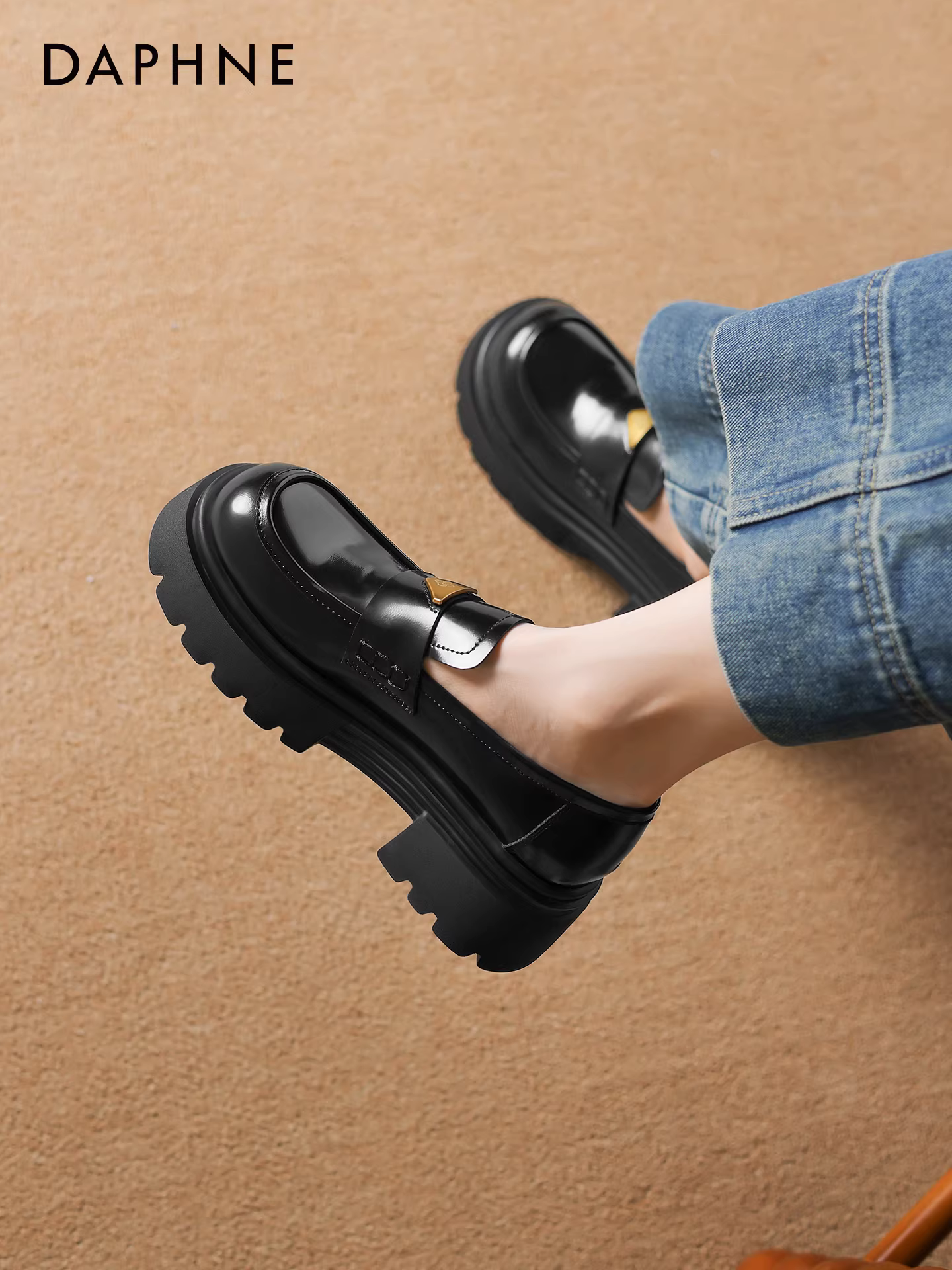 Giày Loafer Daphne nữ 2025 kiểu Anh mới màu đen chất liệu da JK đế dày tăng chiều cao