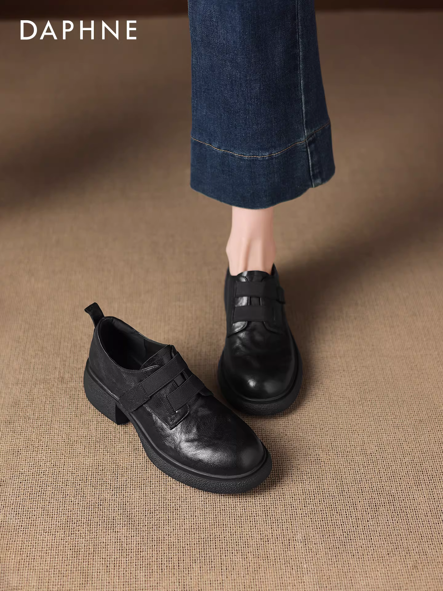 Giày da nữ đế dày Daphne màu đen, kiểu dáng Anh, mùa thu đông 2025, kiểu lười, giày đơn.