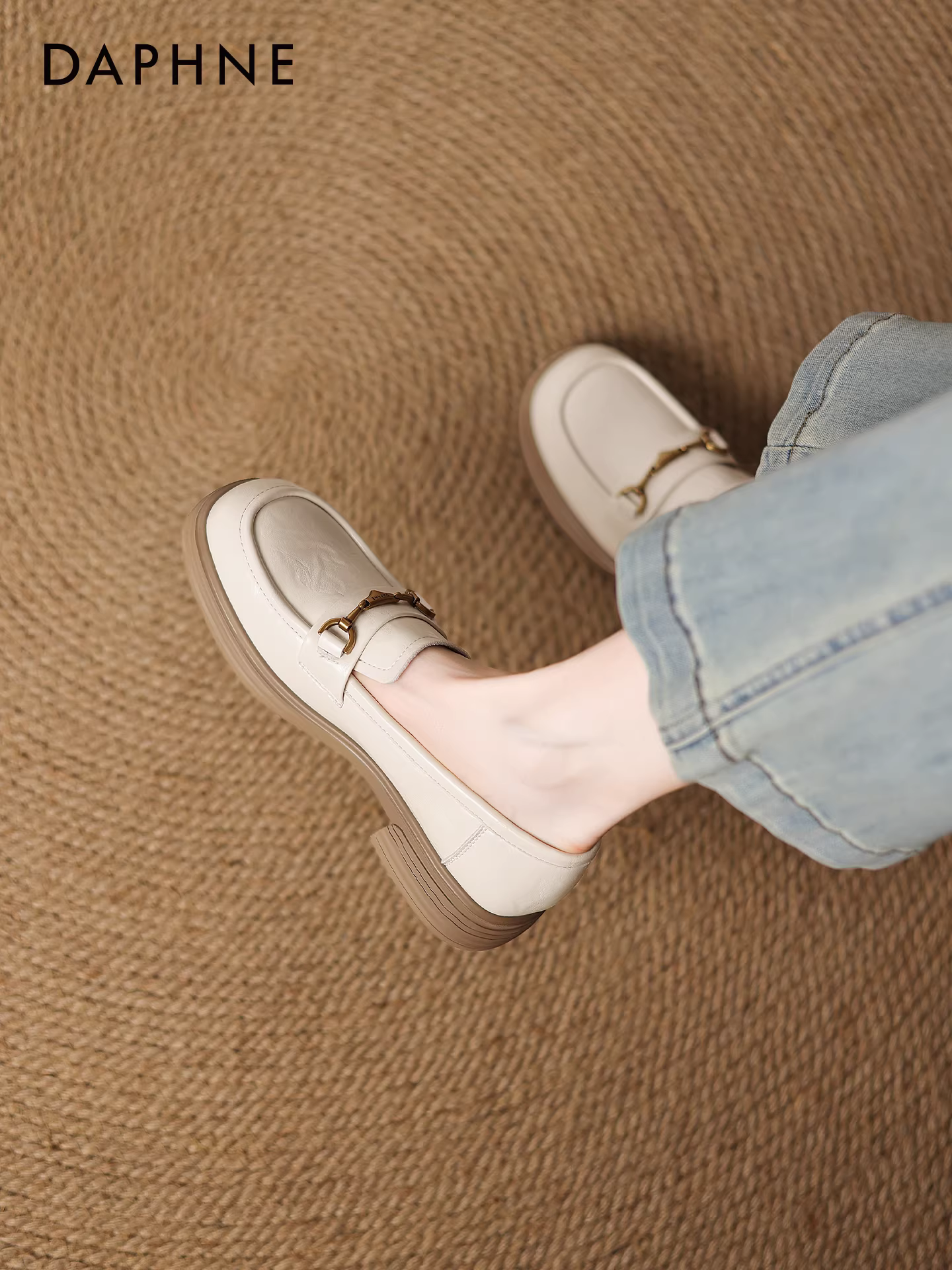 Giày lười nữ Daphne màu trắng, mùa thu 2025, kiểu mới, tăng chiều cao, chất liệu da, phong cách Anh, tối giản, giày công sở