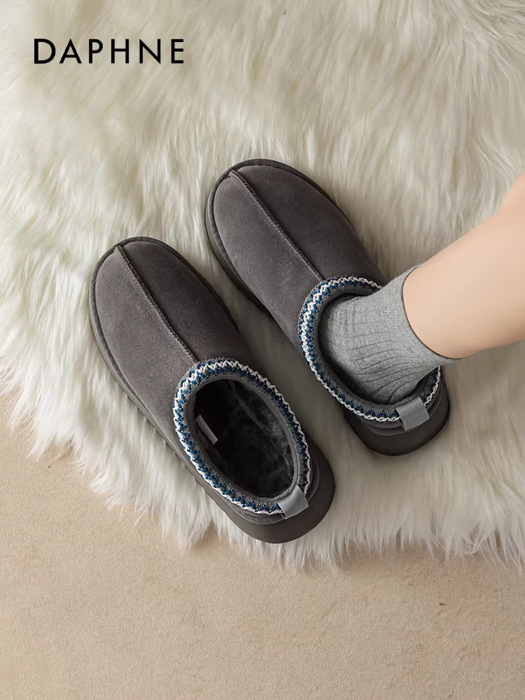 Giày bốt tuyết màu xám cổ điển Daphne dành cho nữ, đế dày mùa đông, lót lông cừu, dày dặn, giày cotton cỡ lớn ấm áp, giày lông thú, mẫu mới 2025.