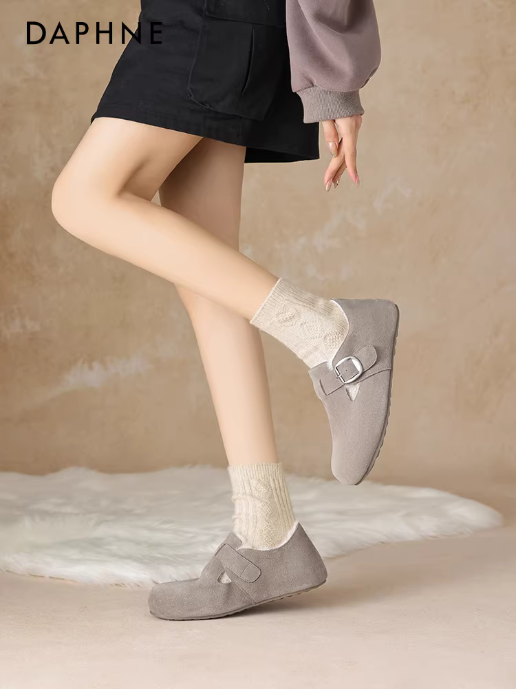 Giày Birkenstock lót lông cừu Daphne dành cho nữ, kiểu mới mùa đông 2025, kiểu dáng ôm chân, dễ mang, đế bằng, giữ ấm.