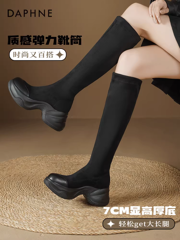 Giày bốt cao cổ đế dày Daphne dành cho nữ 2025, mẫu mới thu đông, đa năng, ôm chân, chất liệu thun, màu đen.