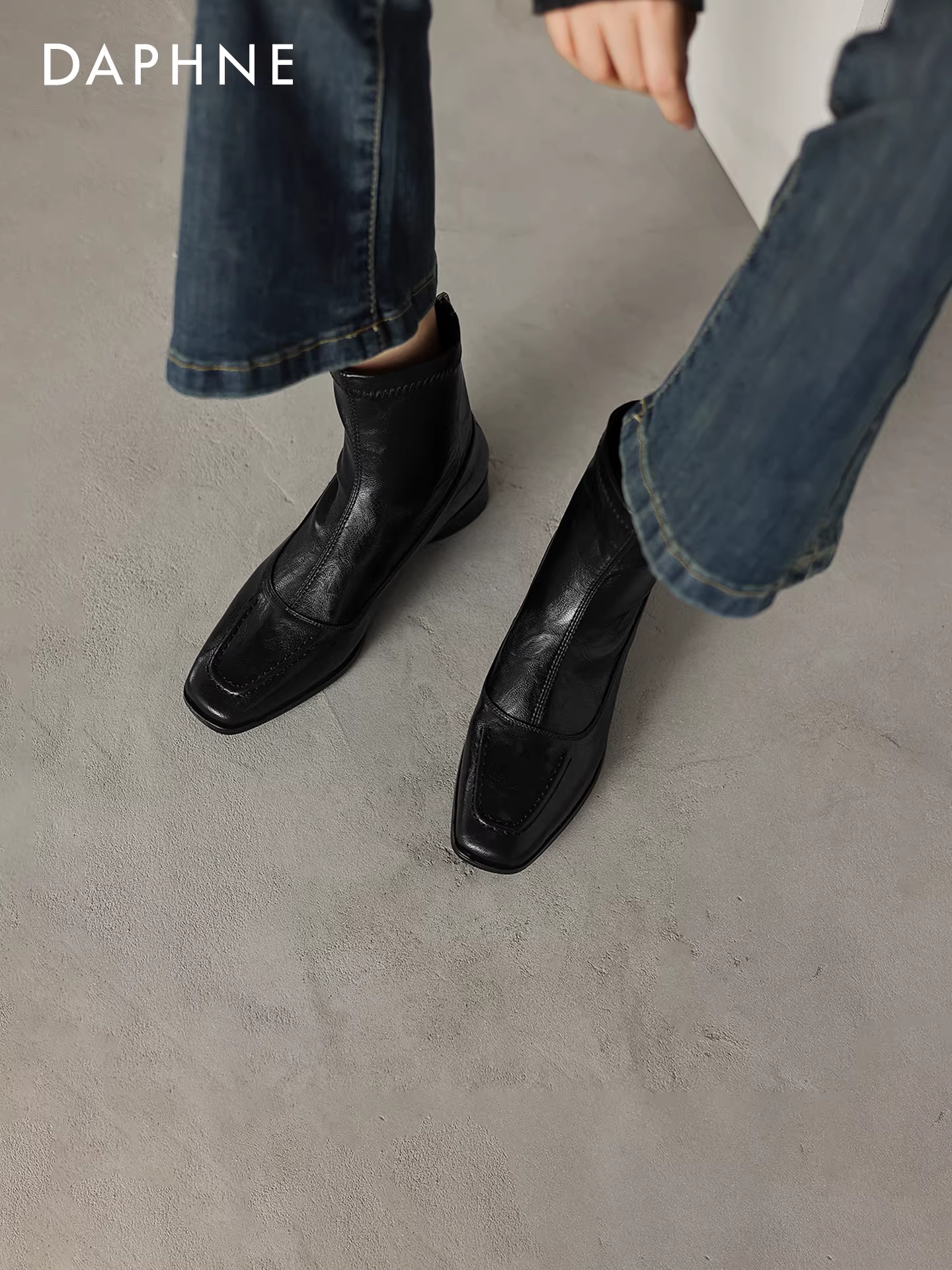 Giày bốt đen Daphne dành cho nữ 2025 mới mùa thu đông, bốt cao gót dáng thon, lót lông mùa đông, mũi vuông, bốt ngắn kiểu Martin